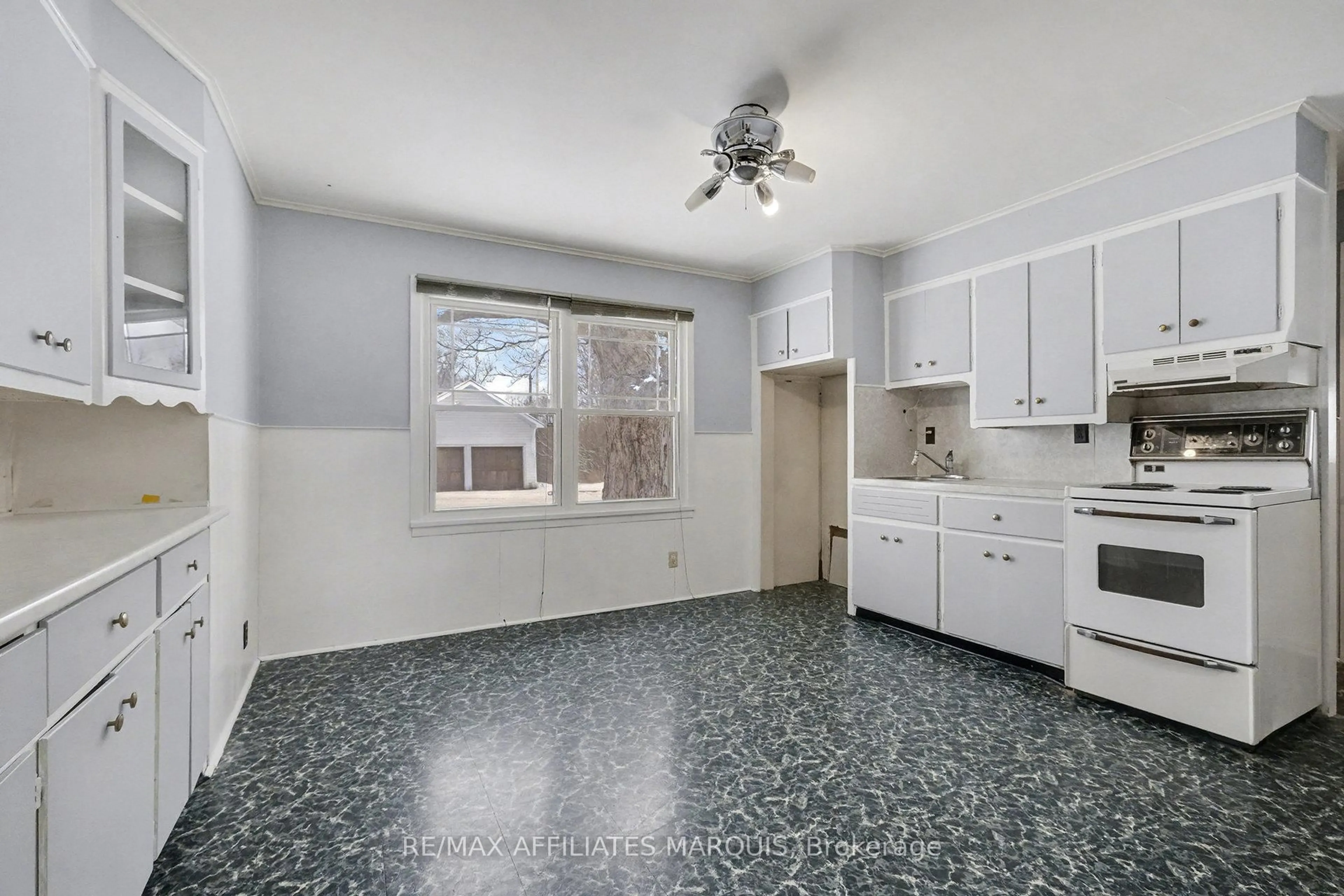 Standard kitchen, ceramic/tile floor for 72 Owen St, Lanark Ontario K0G 1K0