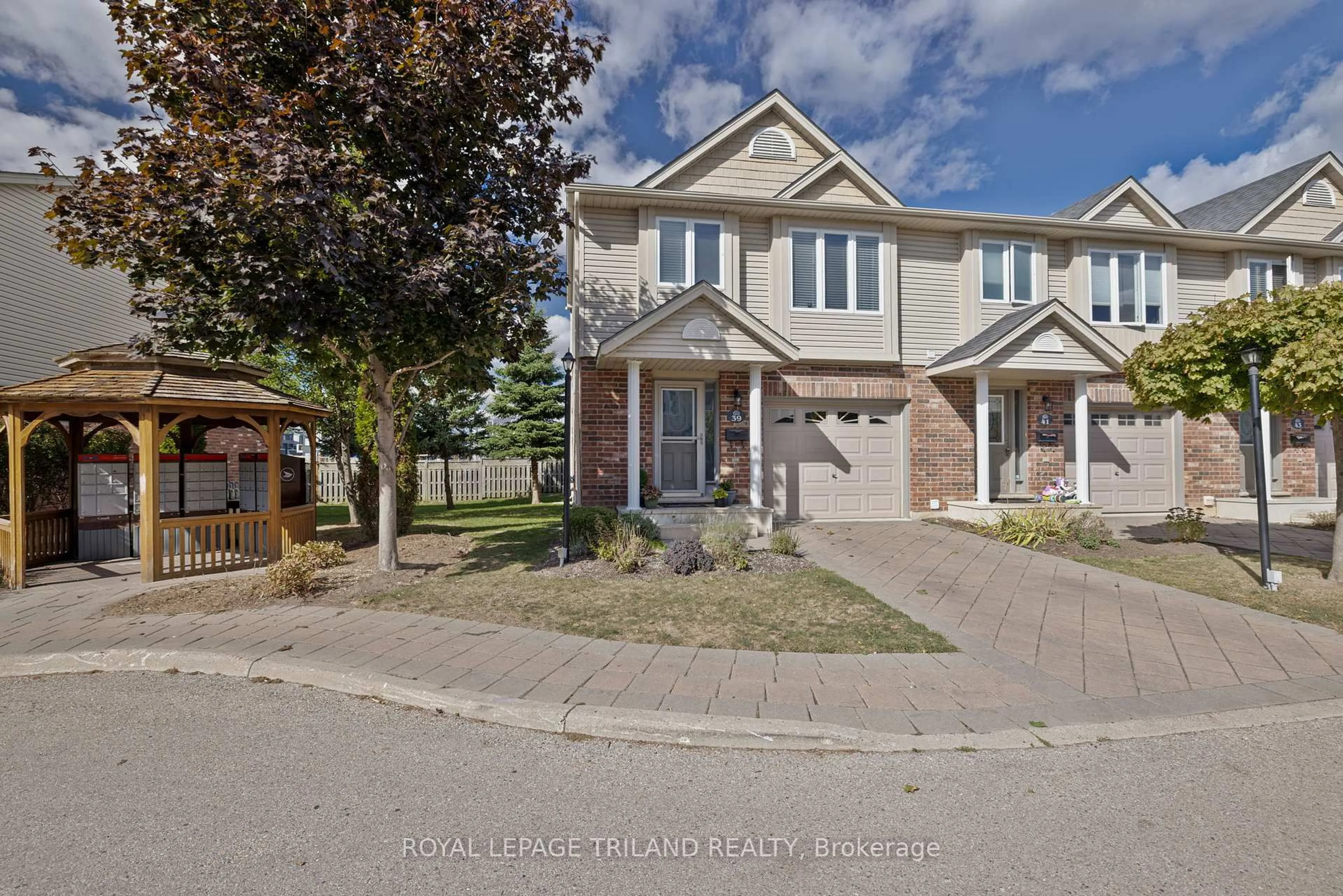 A pic from outside/outdoor area/front of a property/back of a property/a pic from drone, street for 1625 Purser St #39, London East Ontario N5V 0A7