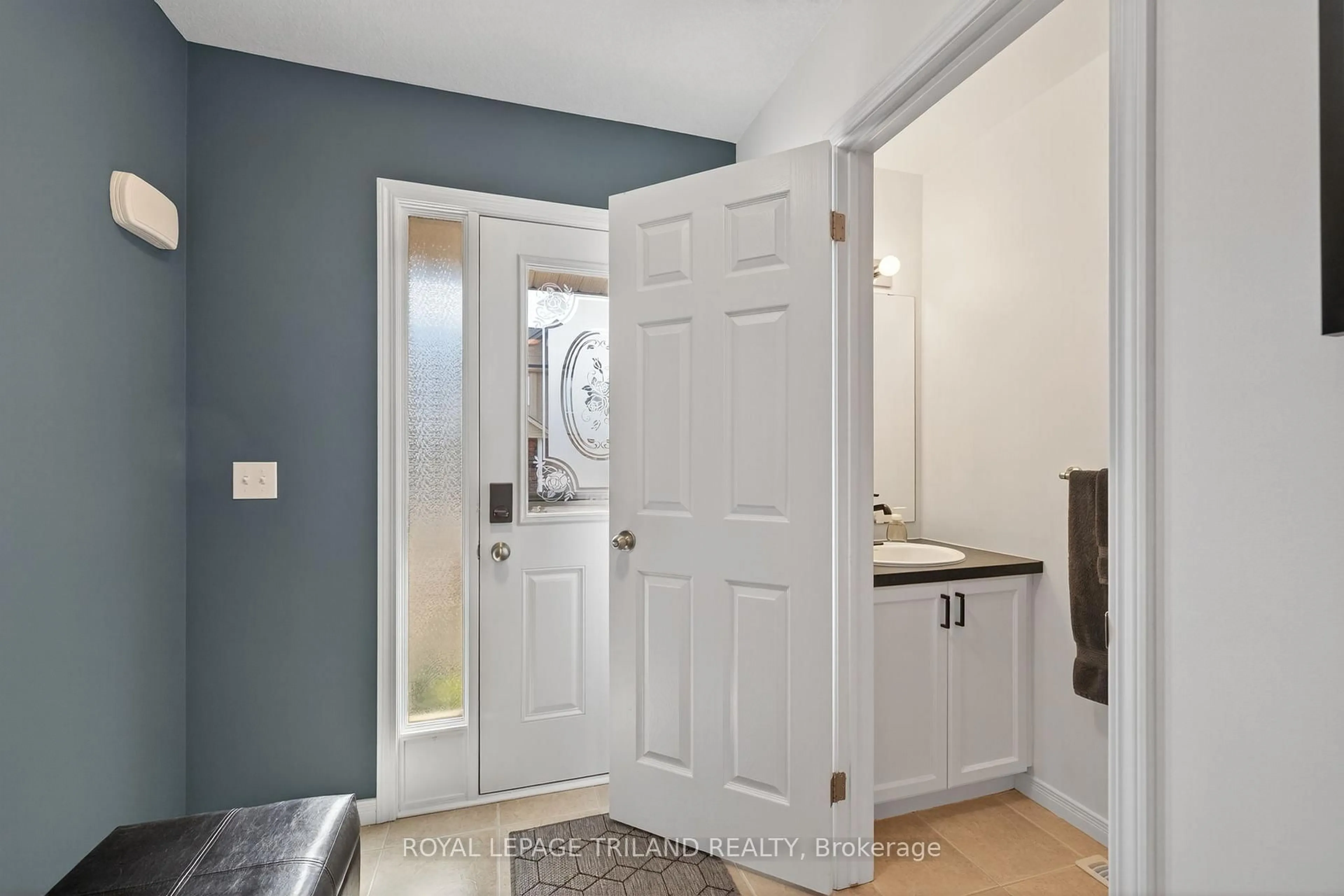 Indoor entryway for 1625 Purser St #39, London East Ontario N5V 0A7