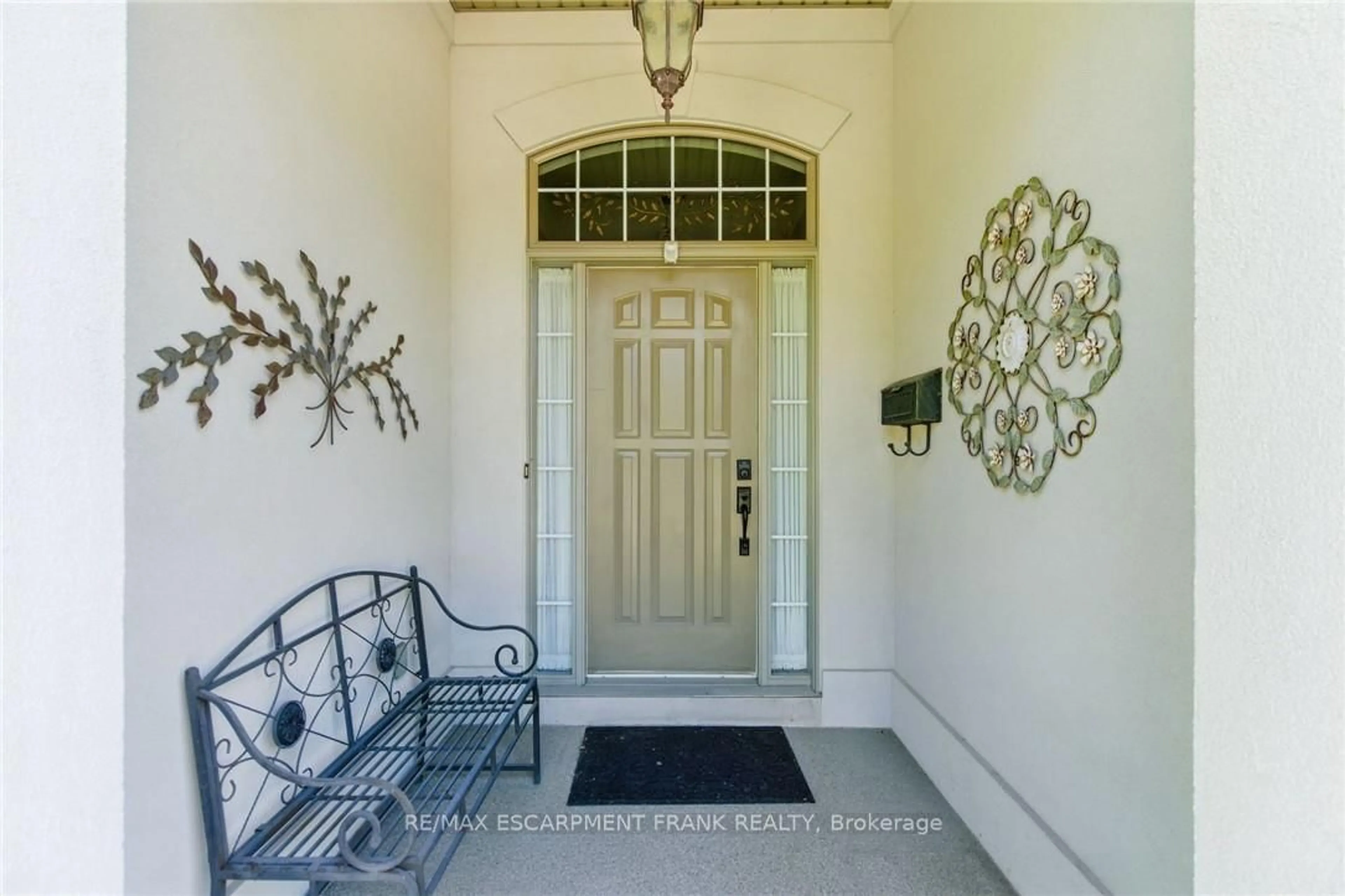 Indoor entryway for 345 Southcote Rd, Hamilton Ontario L9G 5C4