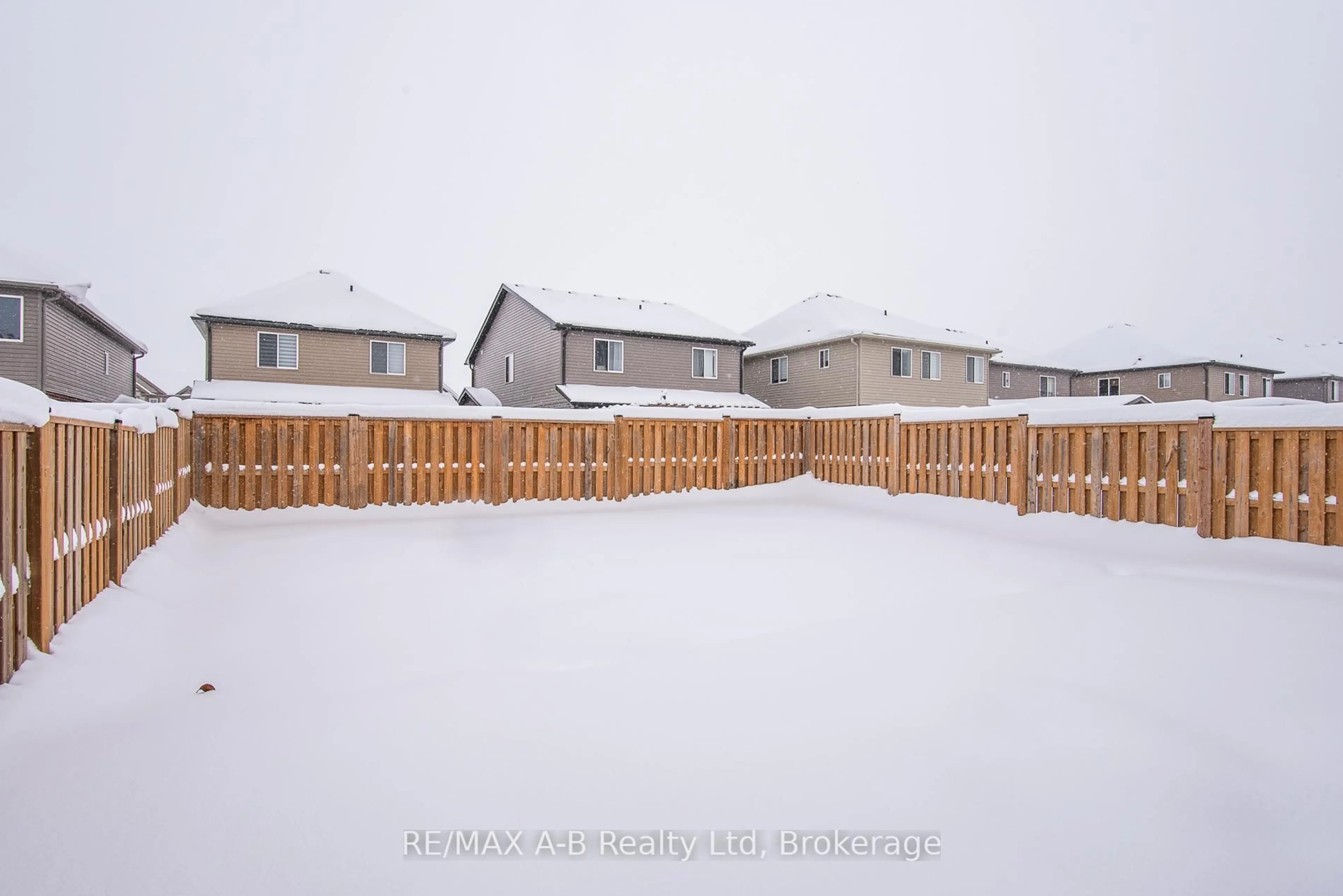 A pic from outside/outdoor area/front of a property/back of a property/a pic from drone, unknown for 31 Davidson Dr, Stratford Ontario N5A 0J5