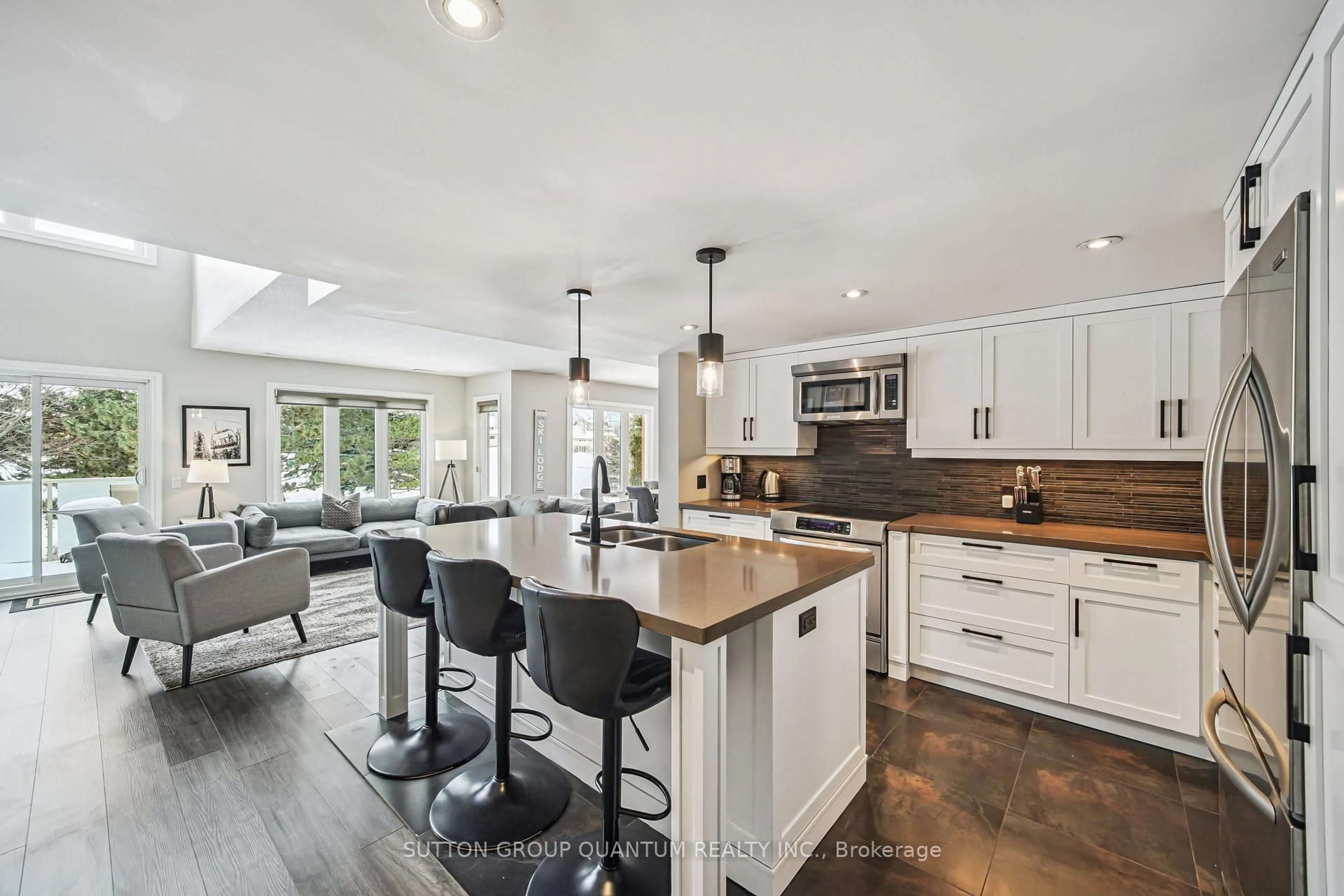 Open concept kitchen, ceramic/tile floor for 120 Fairway Crt #218, Blue Mountains Ontario L9Y 0P8