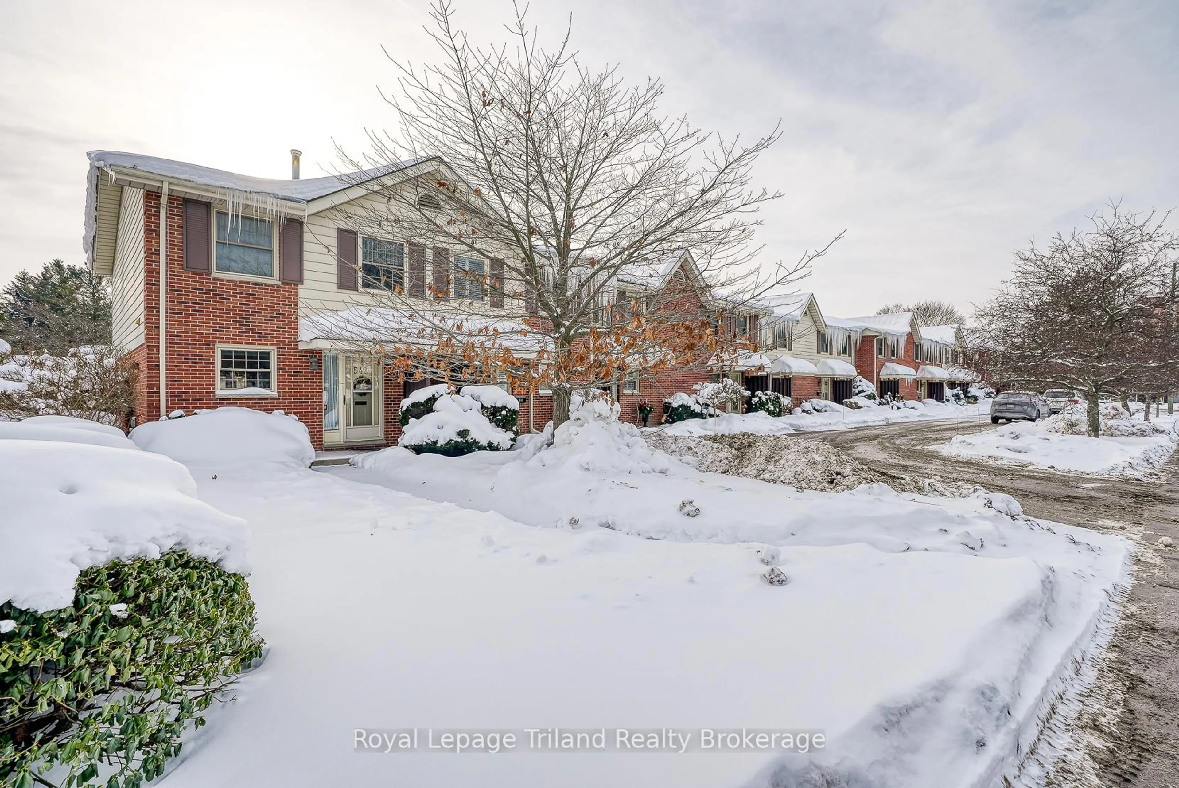 A pic from outside/outdoor area/front of a property/back of a property/a pic from drone, street for 538 Ingersoll Ave, Woodstock Ontario N4S 4Y2