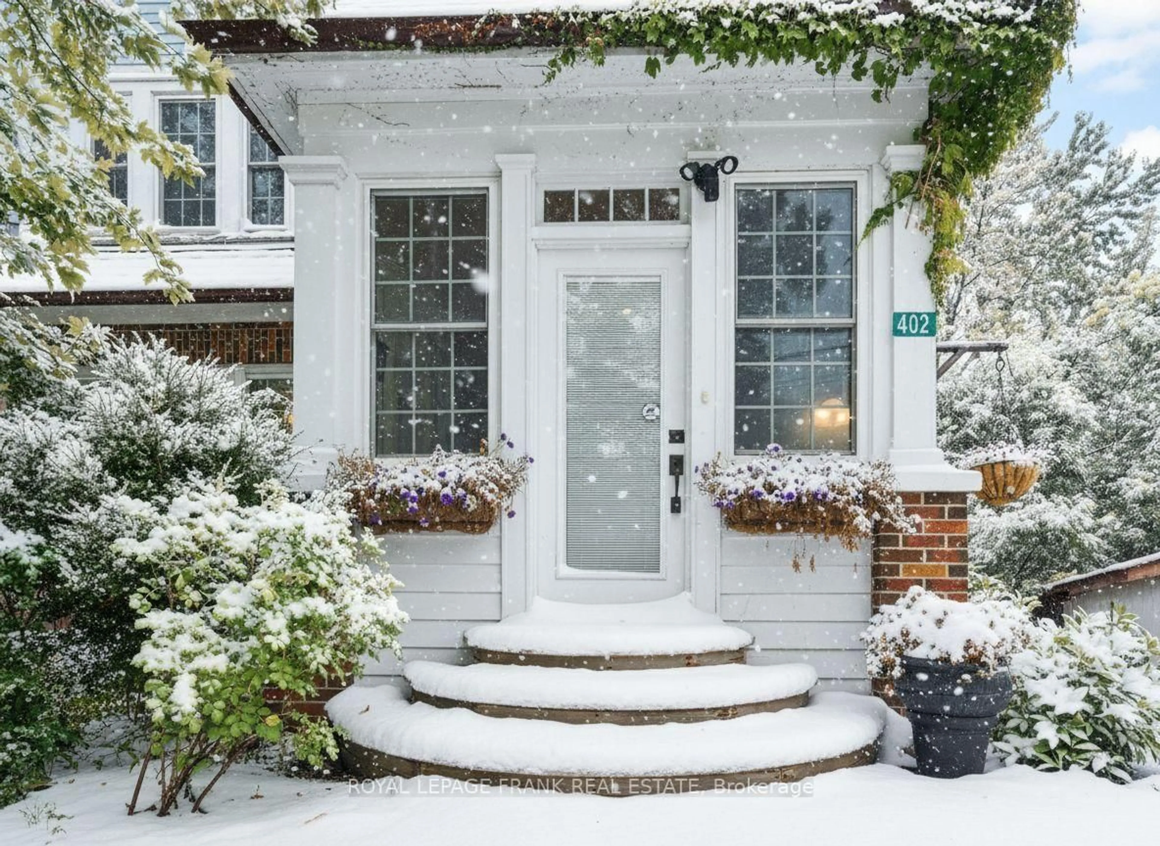 Indoor entryway for 402 Eldon Rd, Kawartha Lakes Ontario K0M 2C0