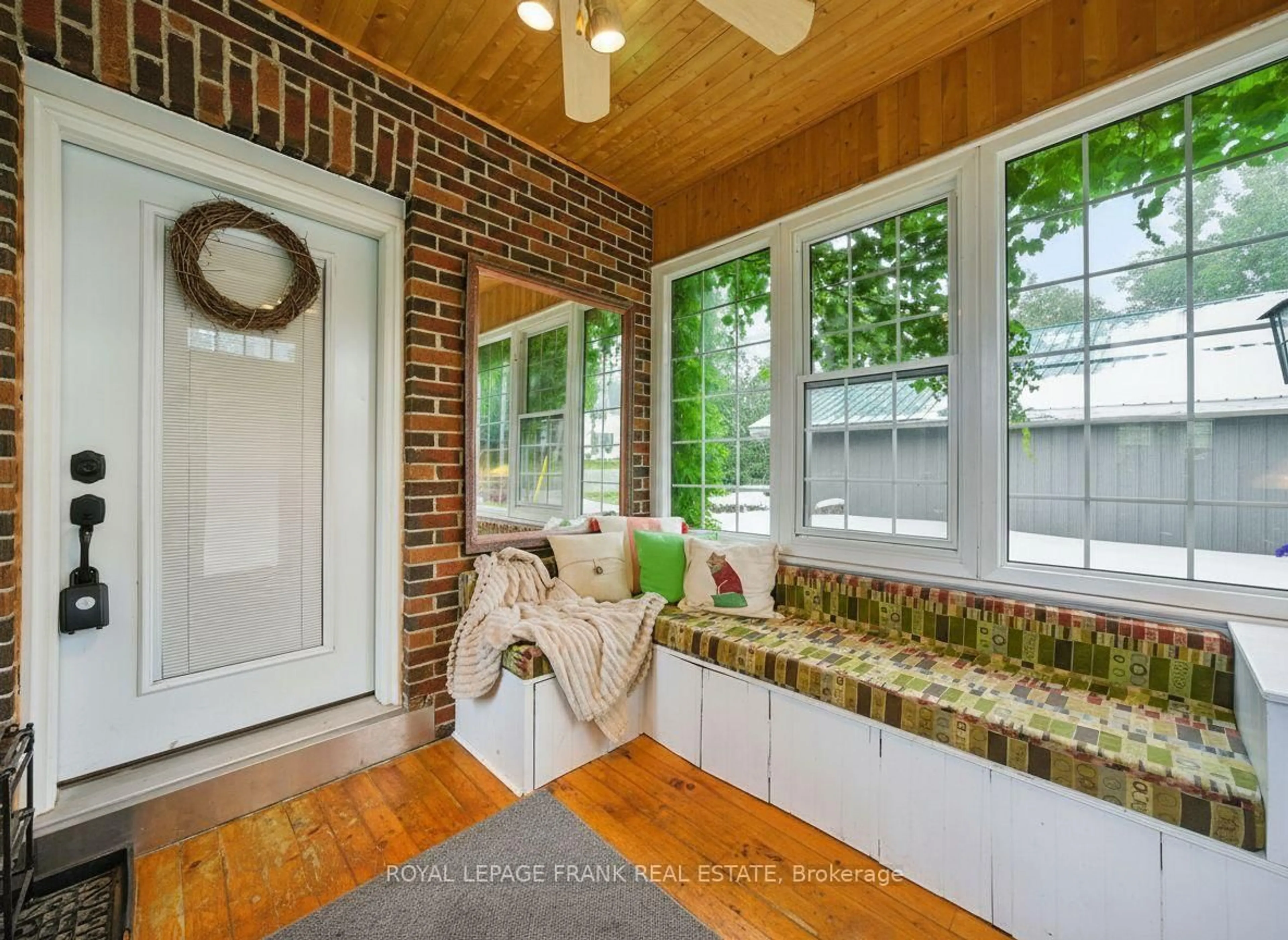 Indoor entryway for 402 Eldon Rd, Kawartha Lakes Ontario K0M 2C0