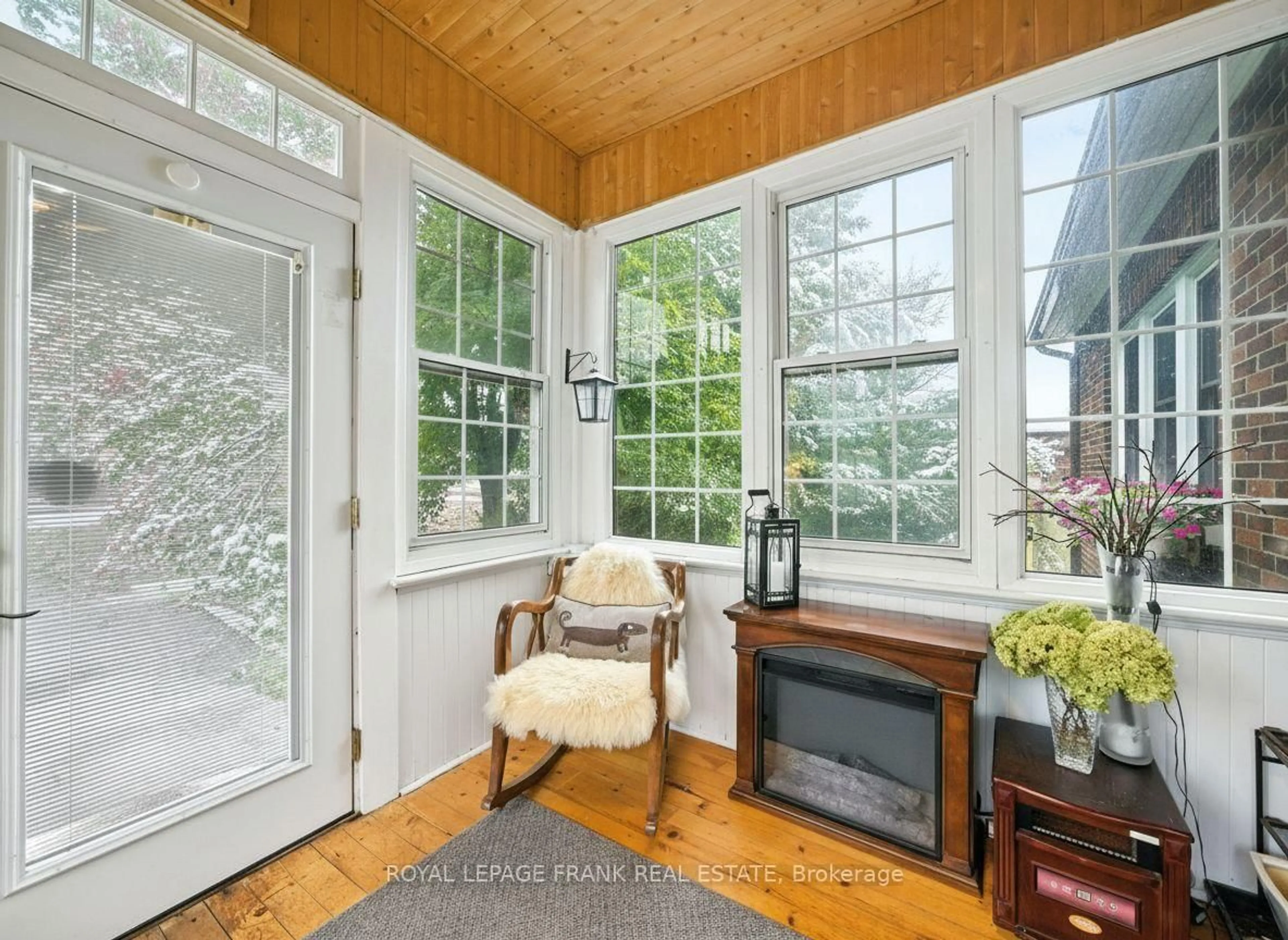 Indoor entryway for 402 Eldon Rd, Kawartha Lakes Ontario K0M 2C0