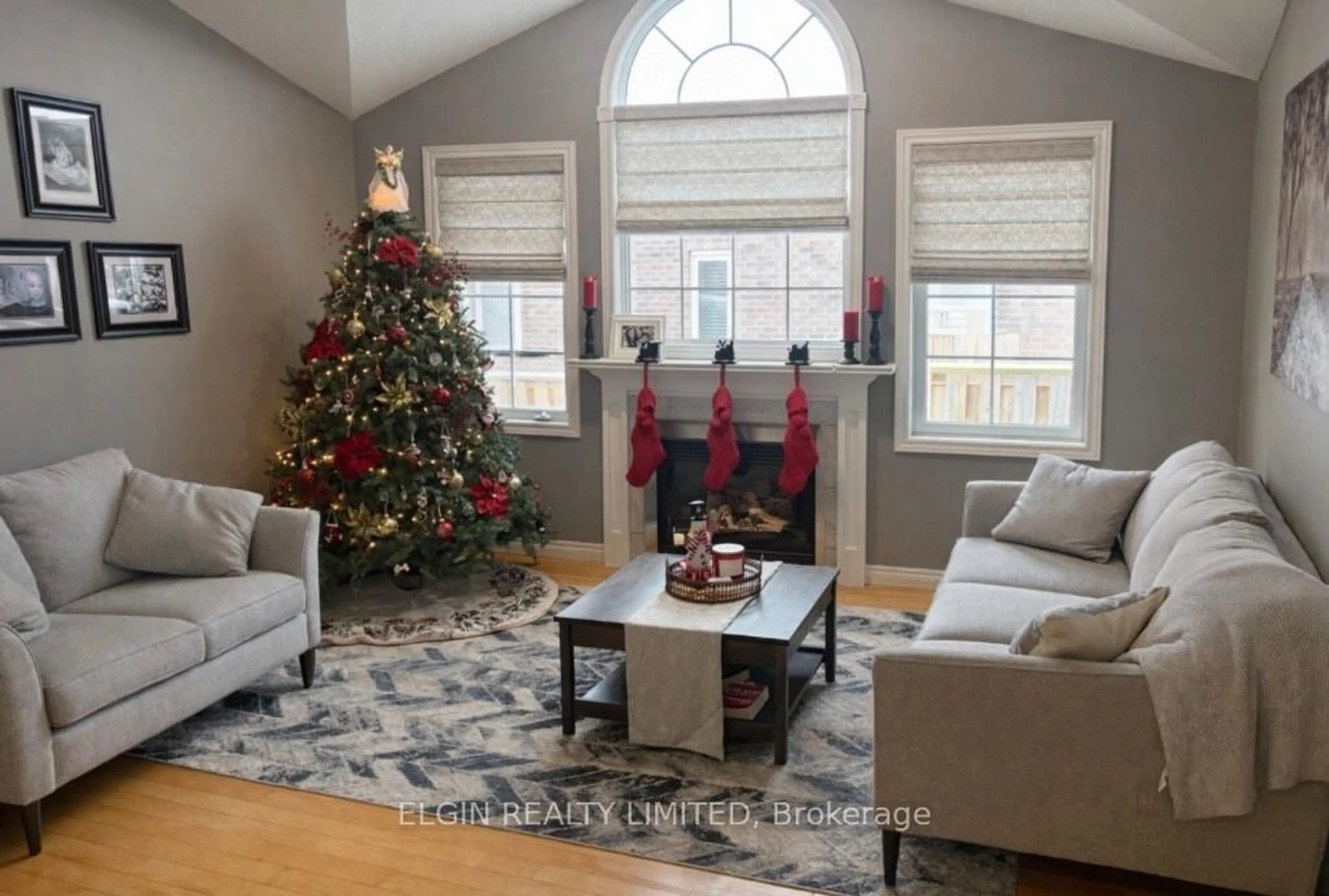 Living room with furniture, unknown for 21 Oriole Lane, St. Thomas Ontario N5R 6K8