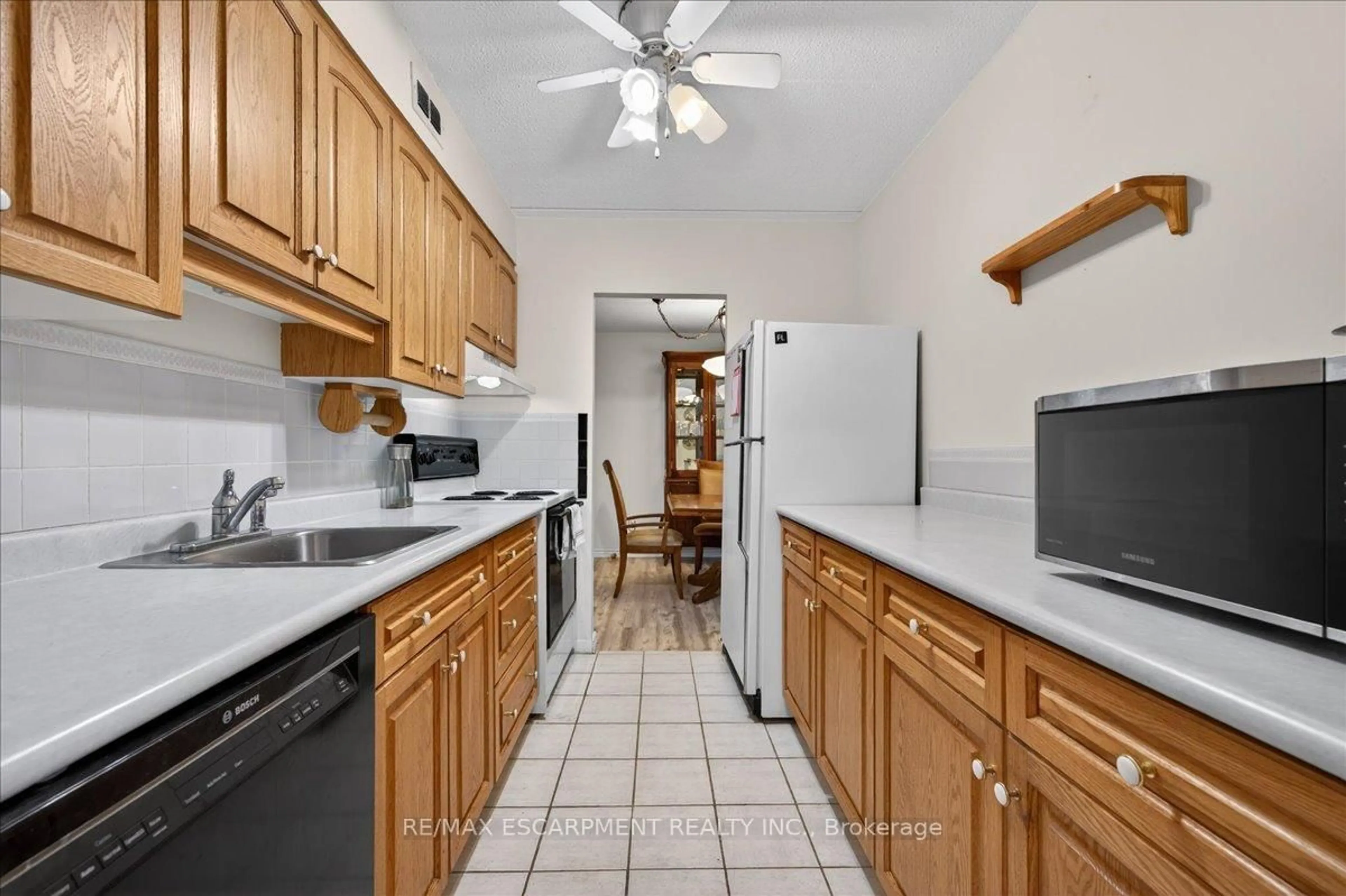 Standard kitchen, ceramic/tile floor for 198 Scott St #417, St. Catharines Ontario L2N 5T3