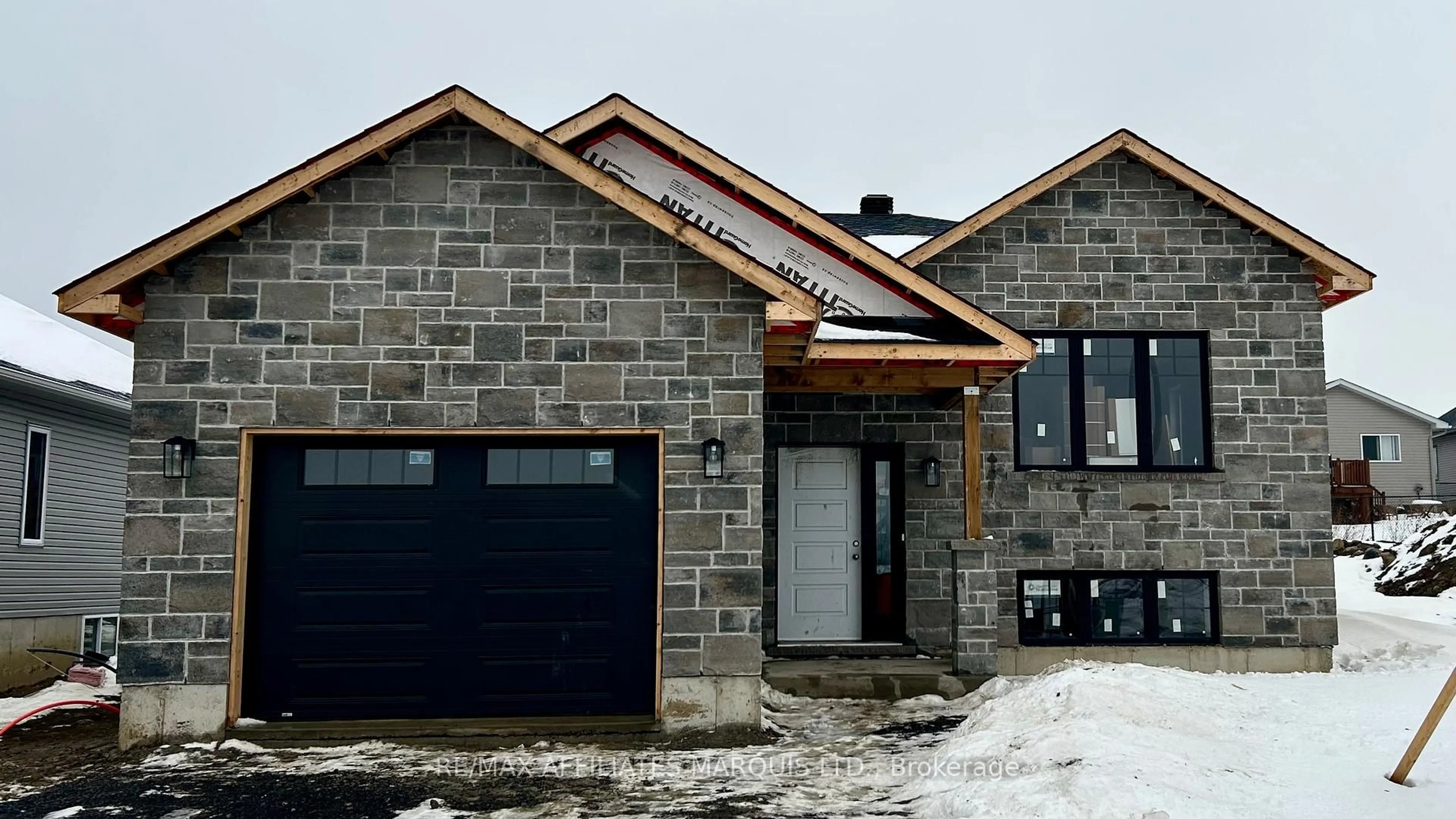 Home with brick exterior material, building for 209 Ruby Dr, Cornwall Ontario K6H 0H2