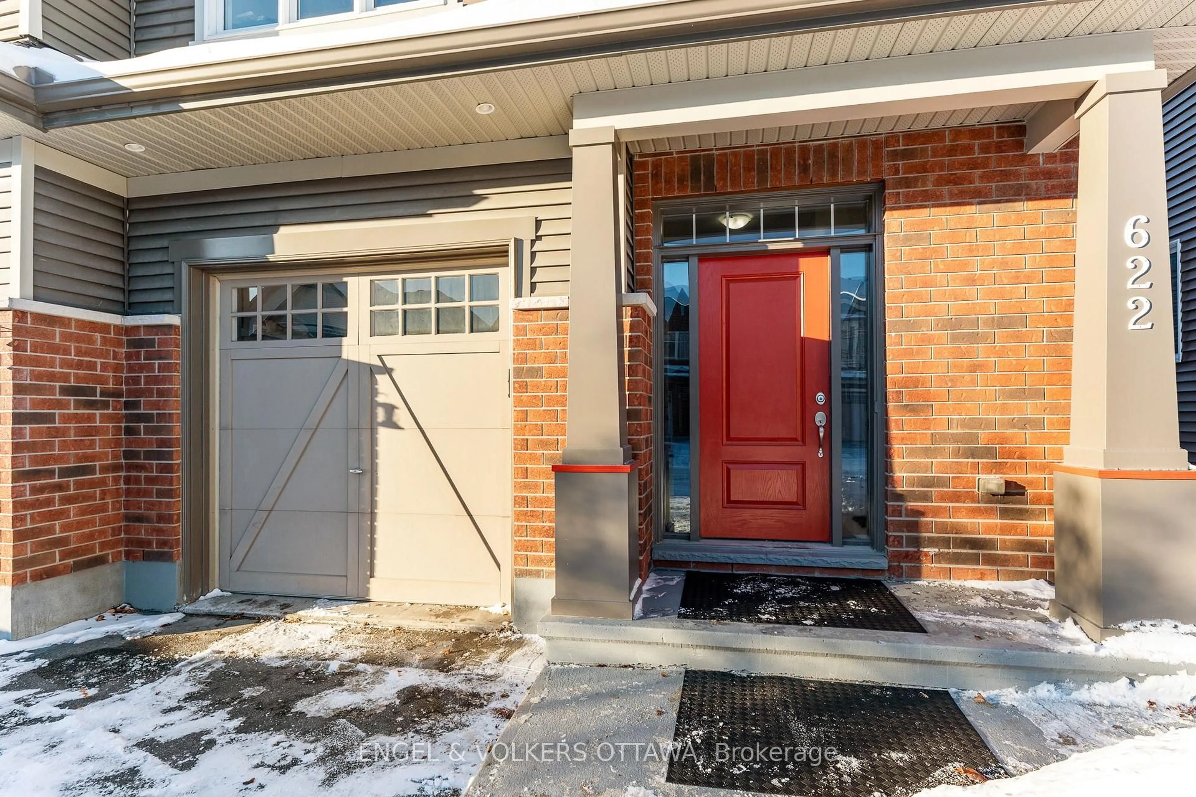 Indoor entryway for 622 Moorpark Ave, Ottawa Ontario K2M 0B6