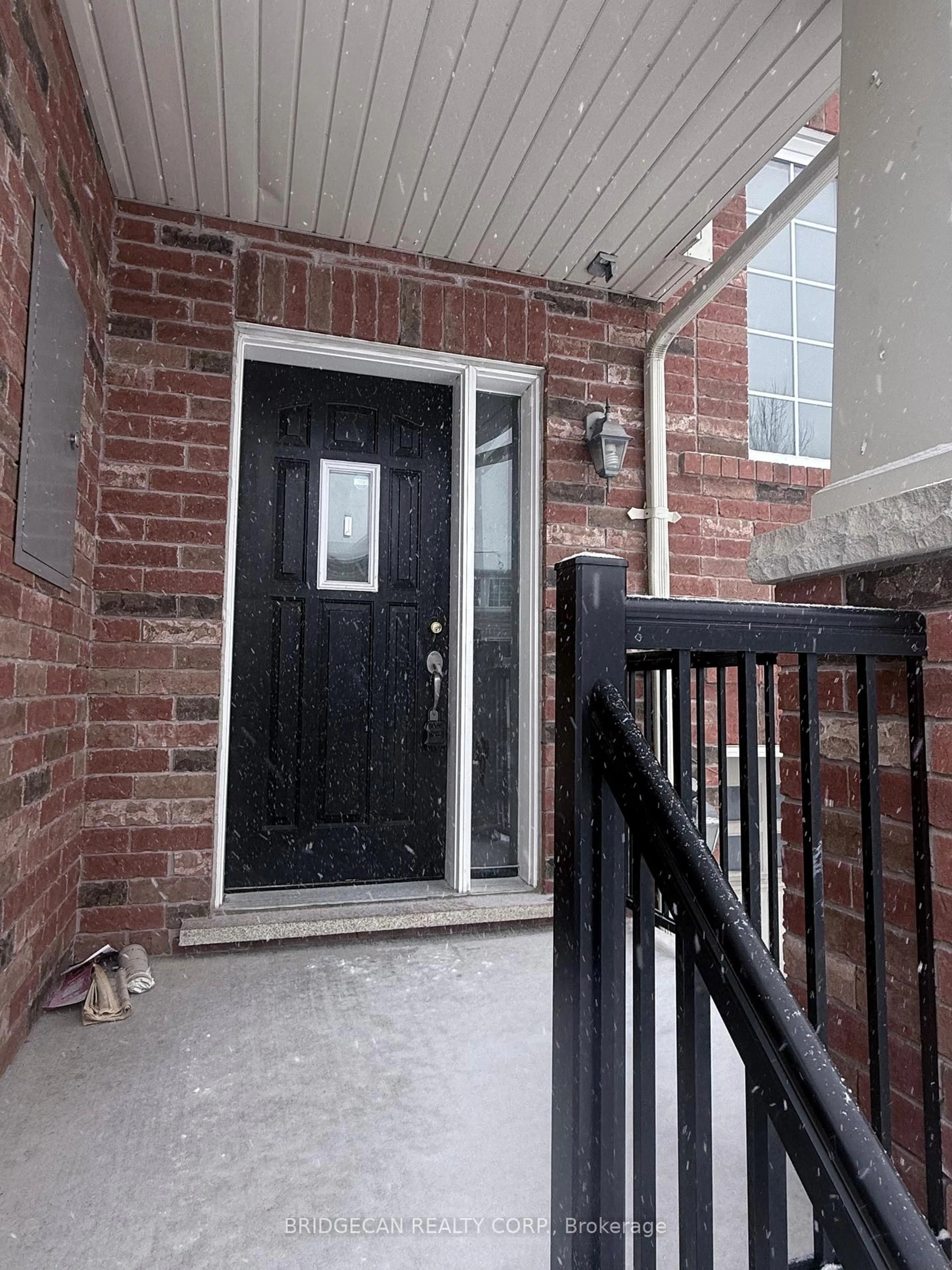 Indoor entryway for 50 Emick Dr, Hamilton Ontario L9K 0C6
