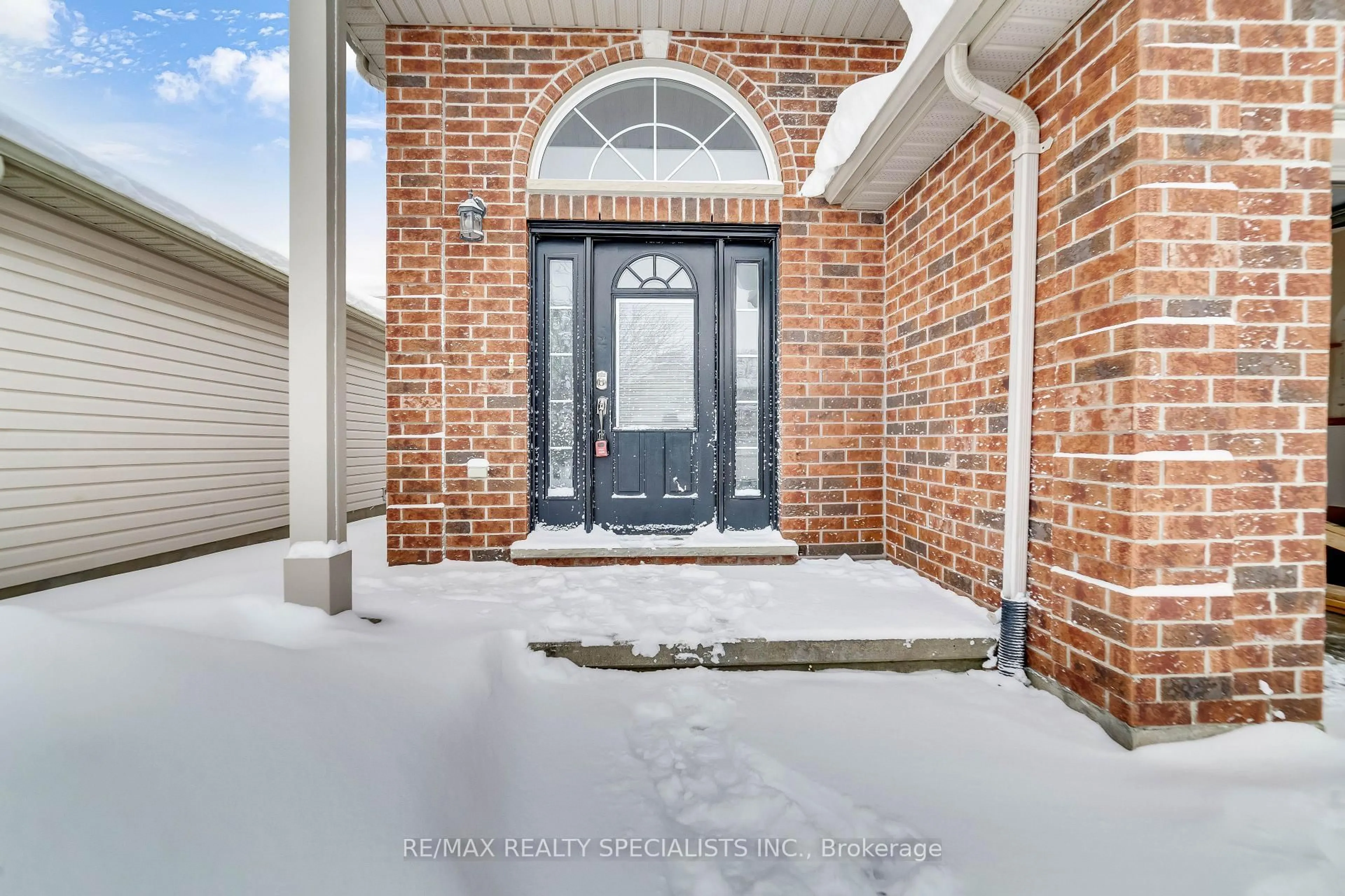 Indoor entryway for 1002 Blythwood Rd, London North Ontario N6H 5W1