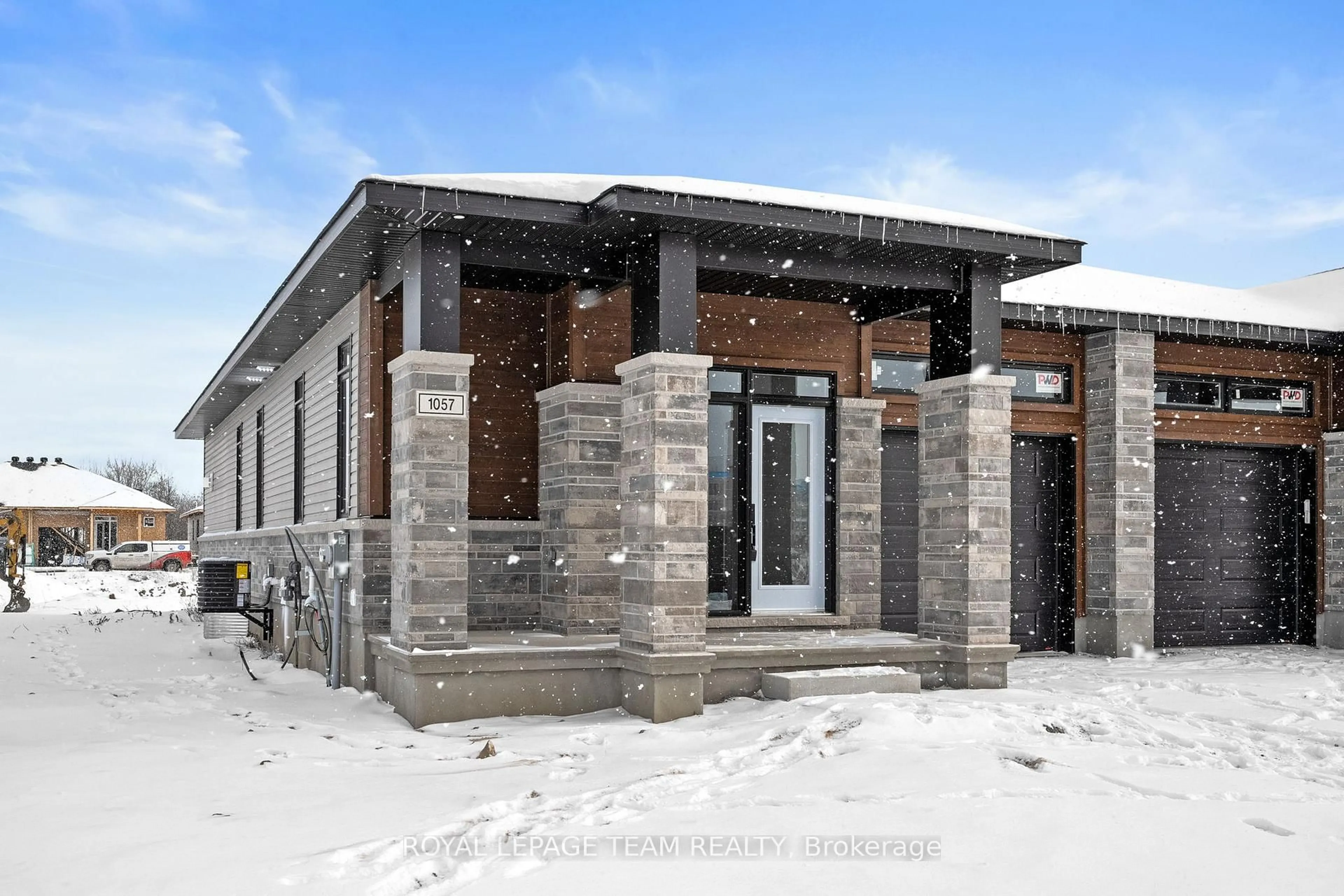 Home with brick exterior material, building for 1057 Moore St, Brockville Ontario K6V 0H1