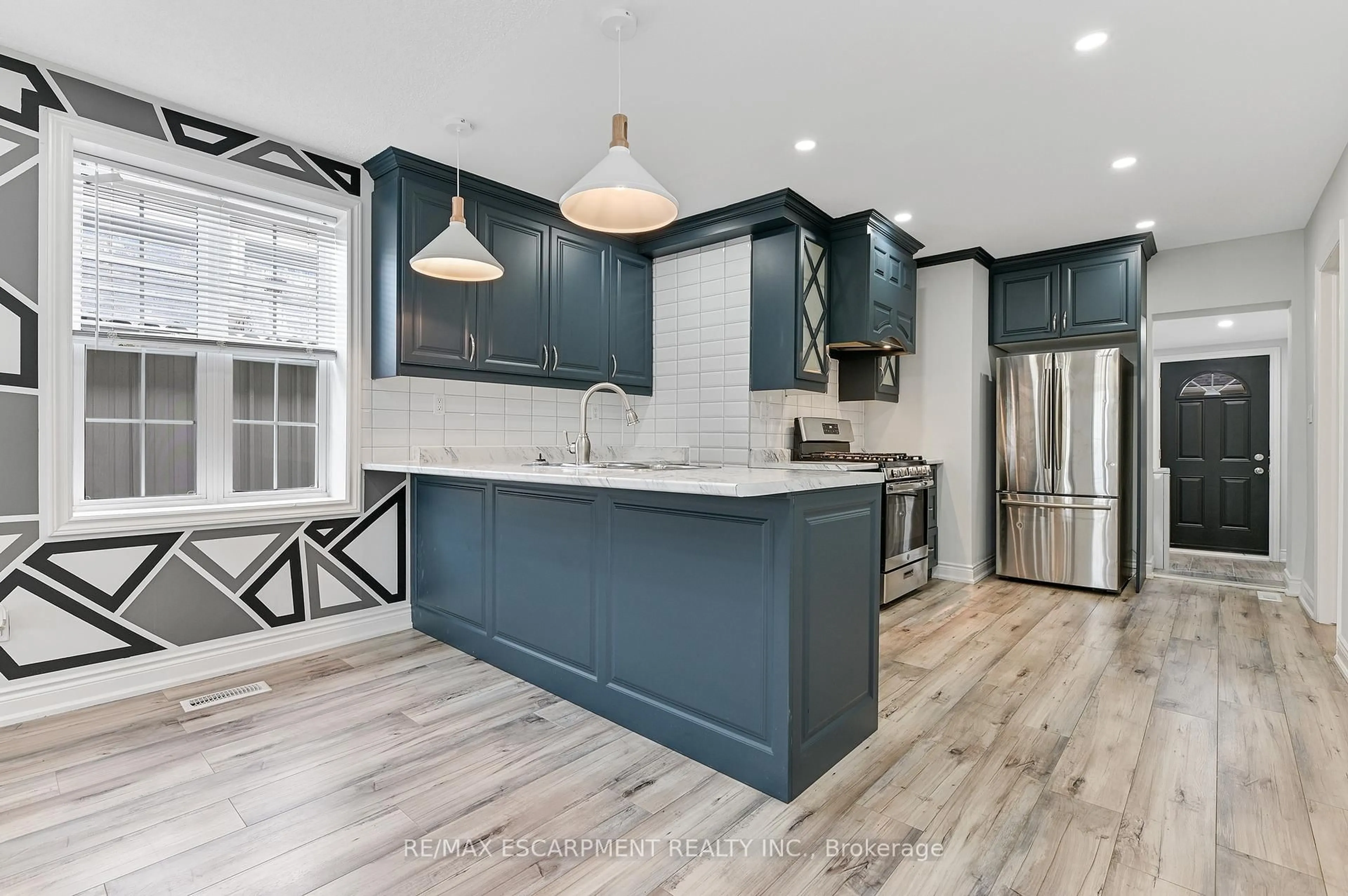Open concept kitchen, unknown for 54 Craigmiller Ave, Hamilton Ontario L8L 3J1