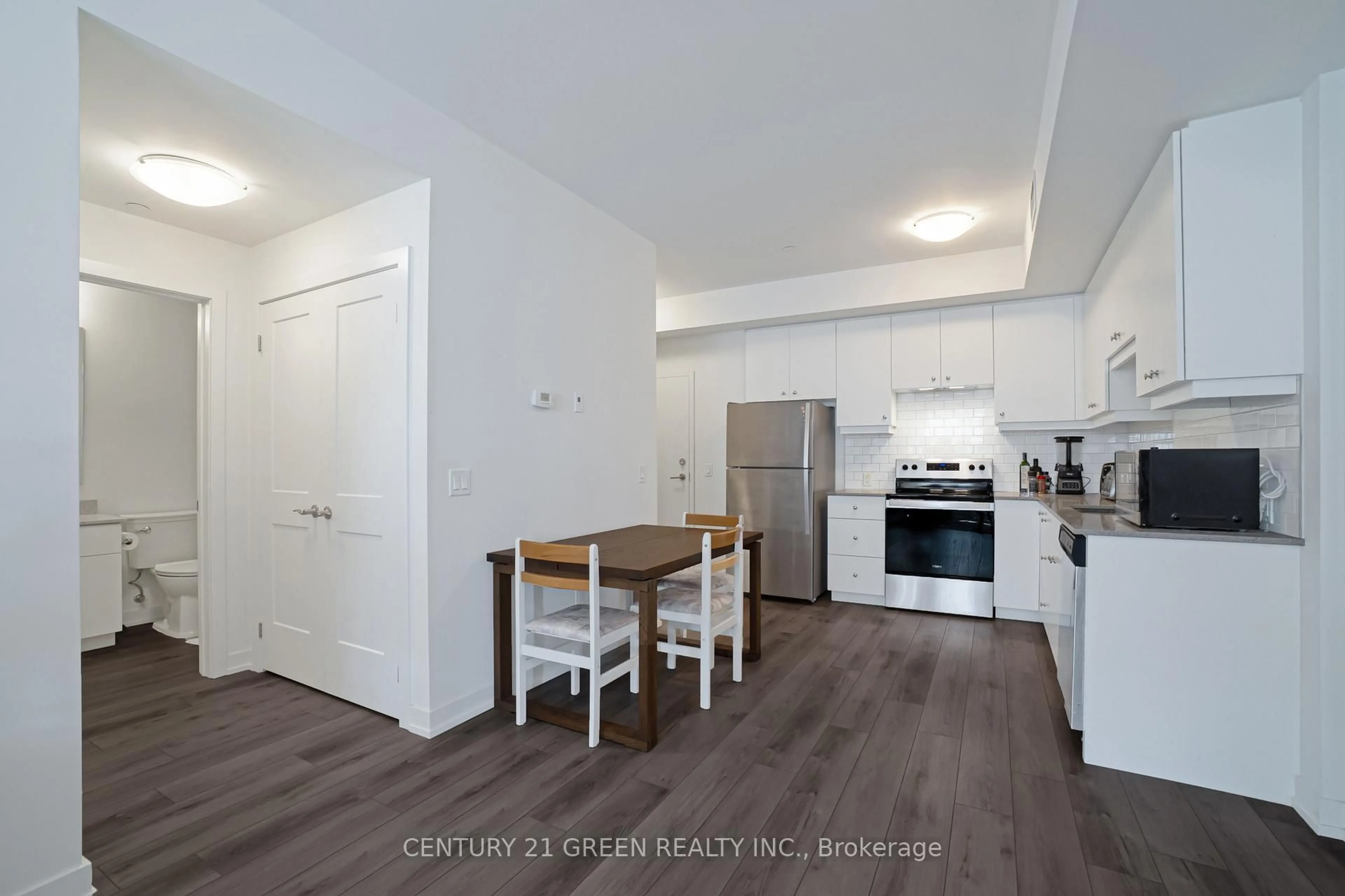 Standard kitchen, wood/laminate floor for 255 Northfield Dr #407, Waterloo Ontario N2K 0G5