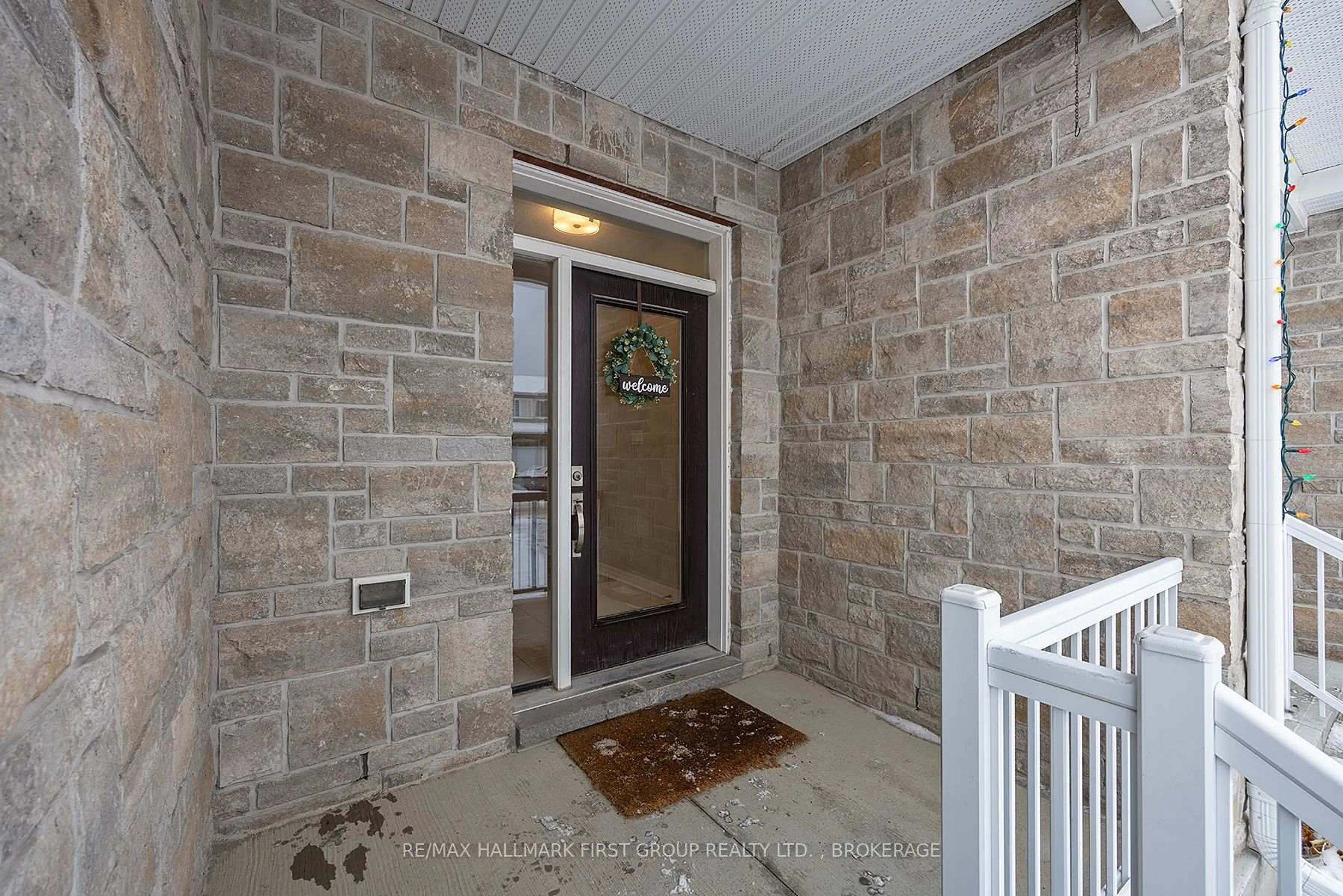 Indoor foyer for 928 Riverview Way, Kingston Ontario K7K 0J1