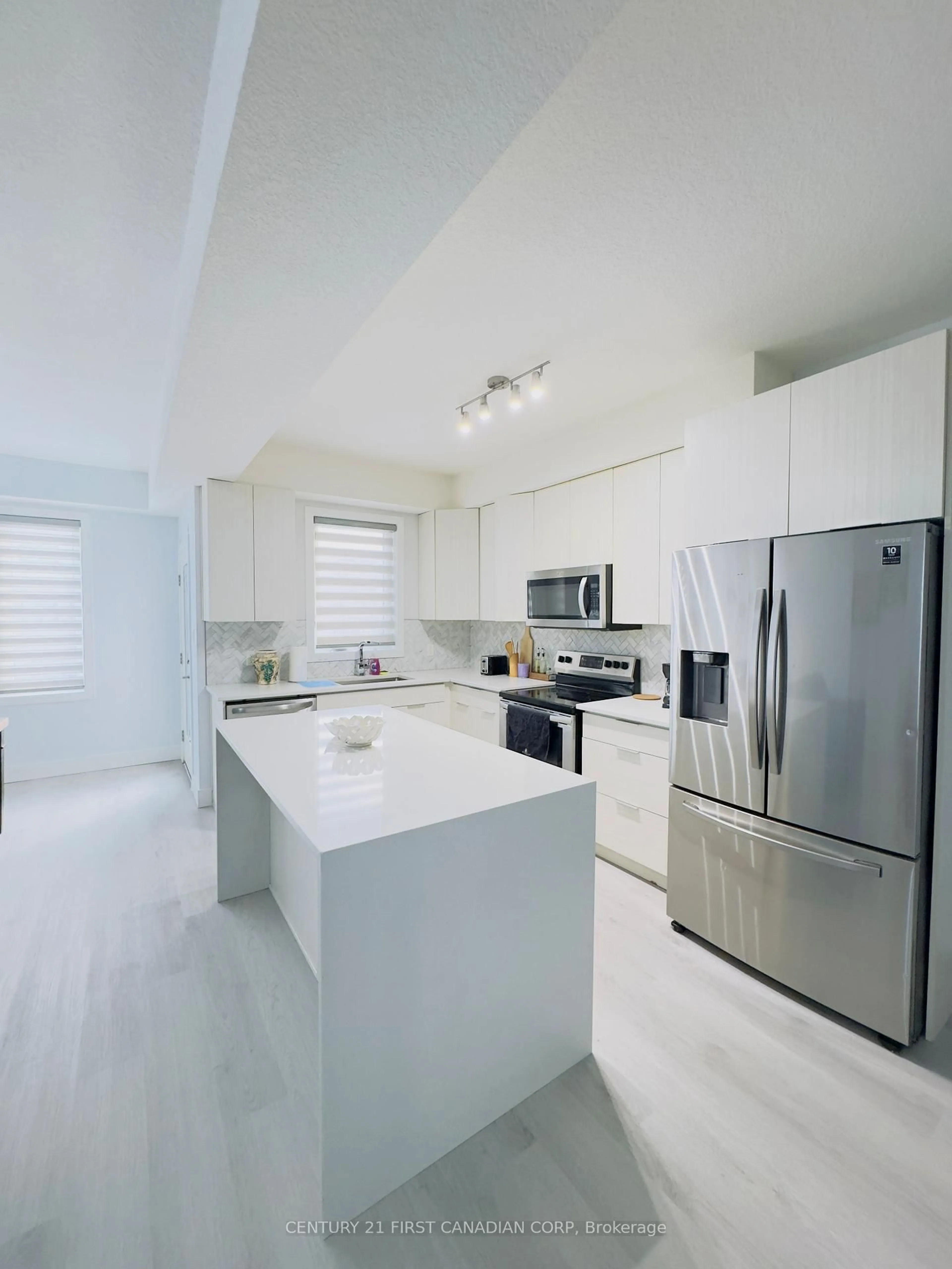 Unknown for 3380 Singleton Ave #107, London South Ontario N6L 0E8