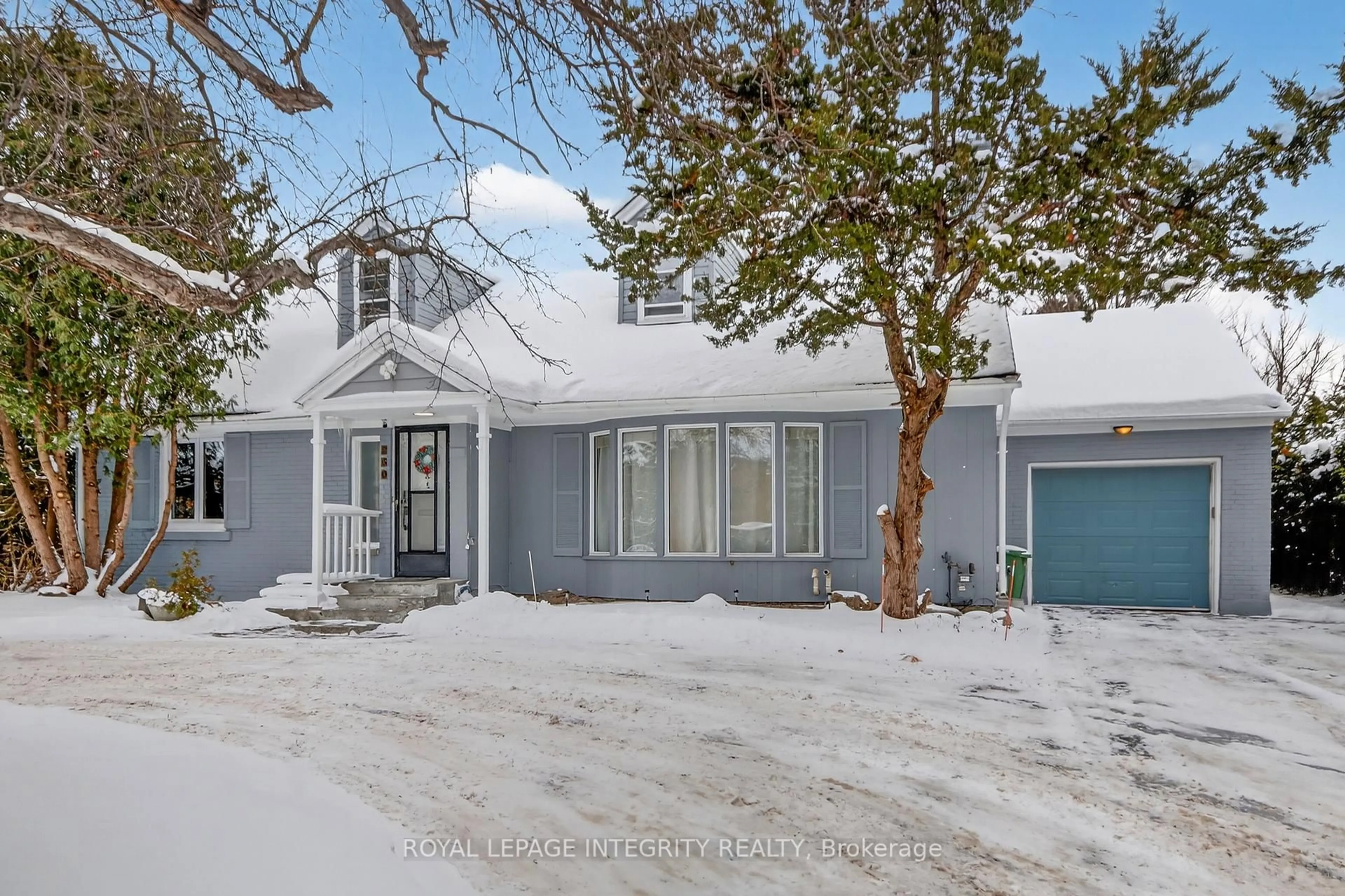 A pic from outside/outdoor area/front of a property/back of a property/a pic from drone, street for 230 Smyth Rd, Ottawa Ontario K1H 5A2