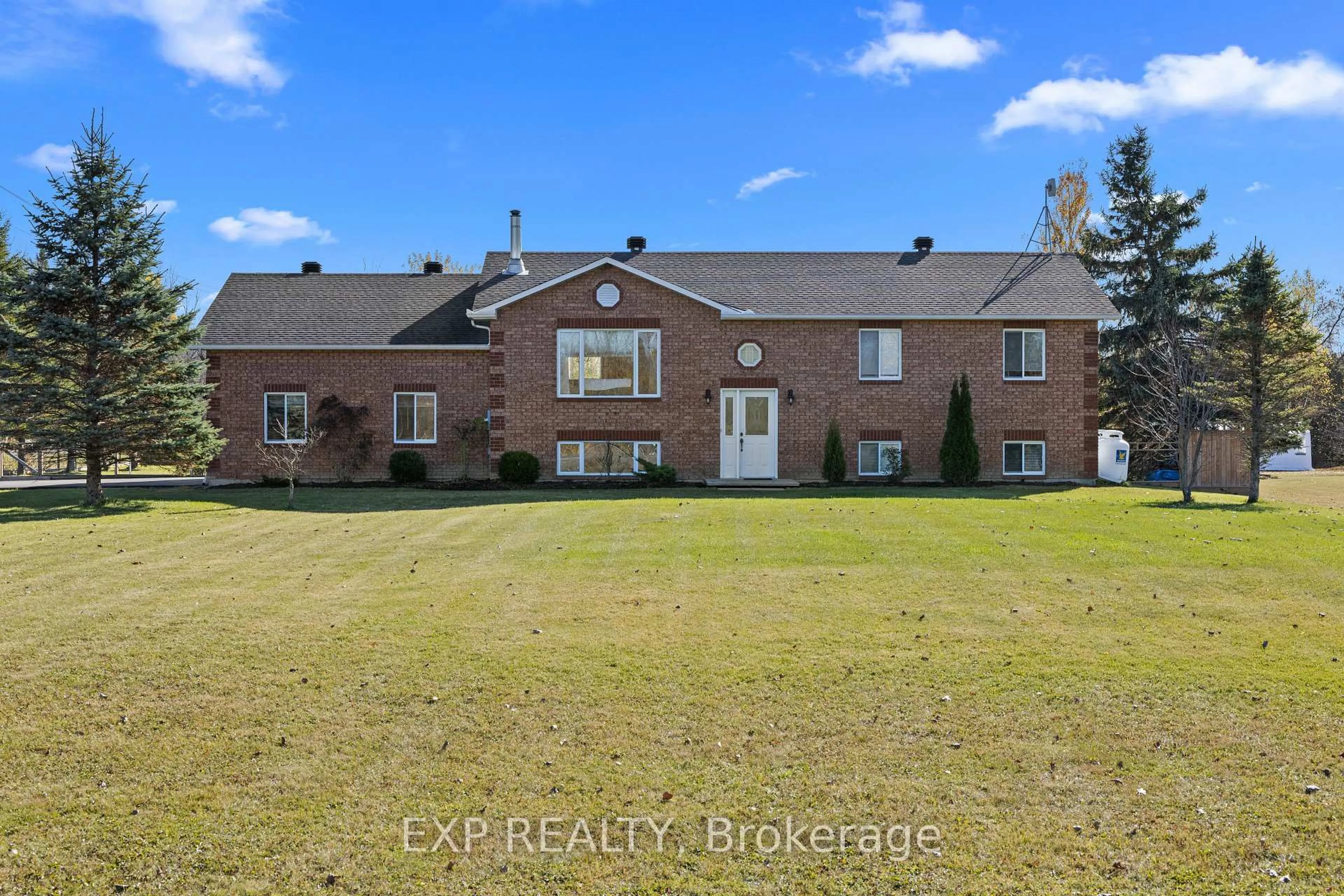 A pic from outside/outdoor area/front of a property/back of a property/a pic from drone, unknown for 108 St Thomas Rd, Russell Ontario K0A 3H0