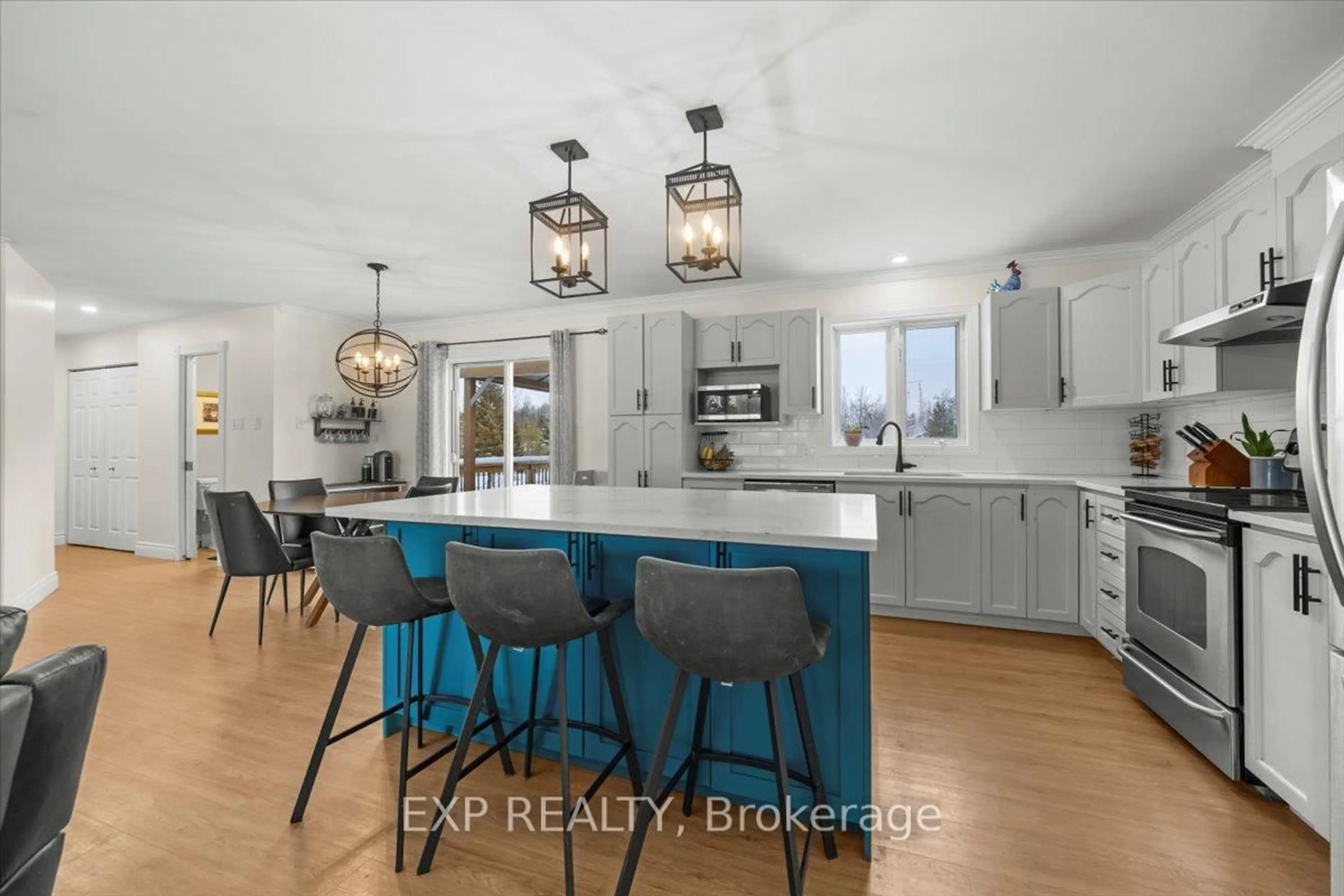 Open concept kitchen, ceramic/tile floor for 108 St Thomas Rd, Russell Ontario K0A 3H0