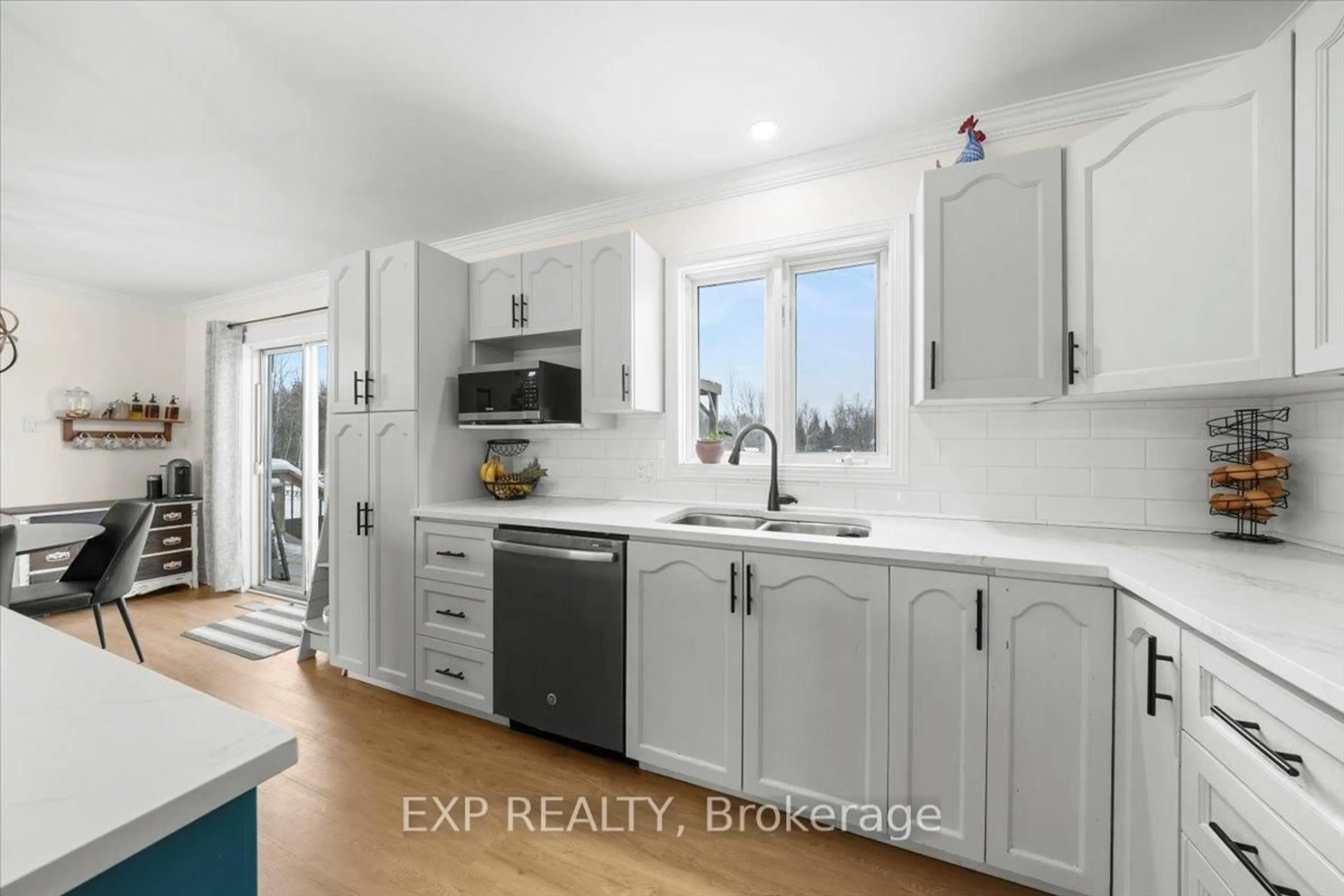 Open concept kitchen, ceramic/tile floor for 108 St Thomas Rd, Russell Ontario K0A 3H0