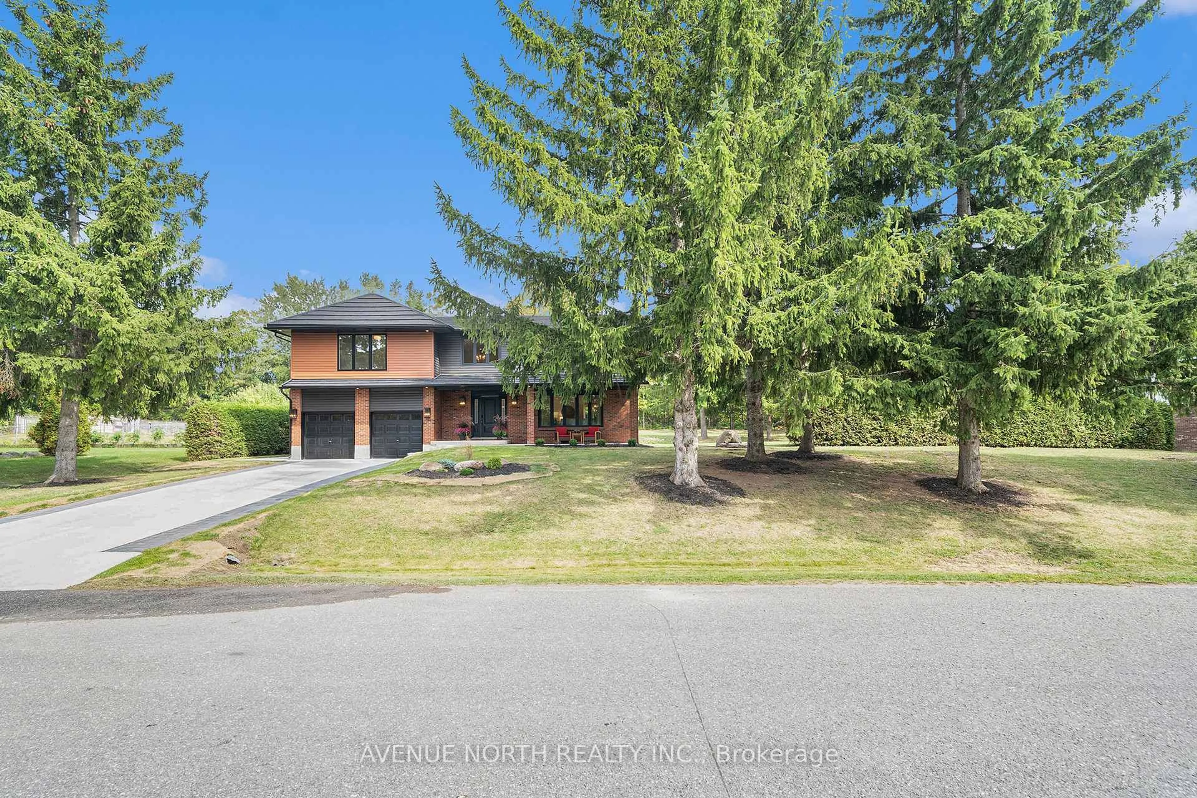 A pic from outside/outdoor area/front of a property/back of a property/a pic from drone, unknown for 19 Newland Dr, Ottawa Ontario K2J 3Z8