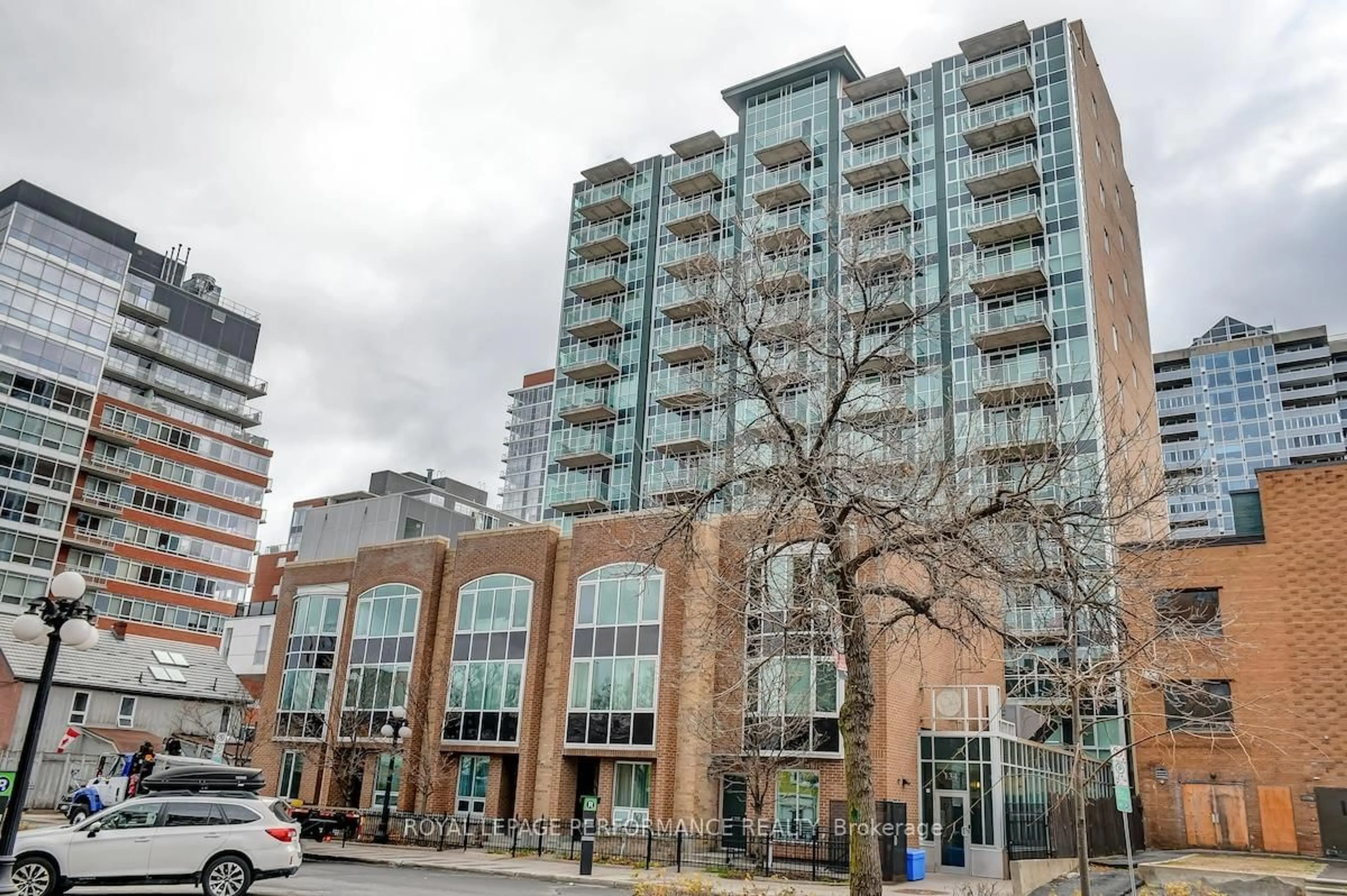 Patio, building for 134 York St #103, Ottawa Ontario K1N 1K8