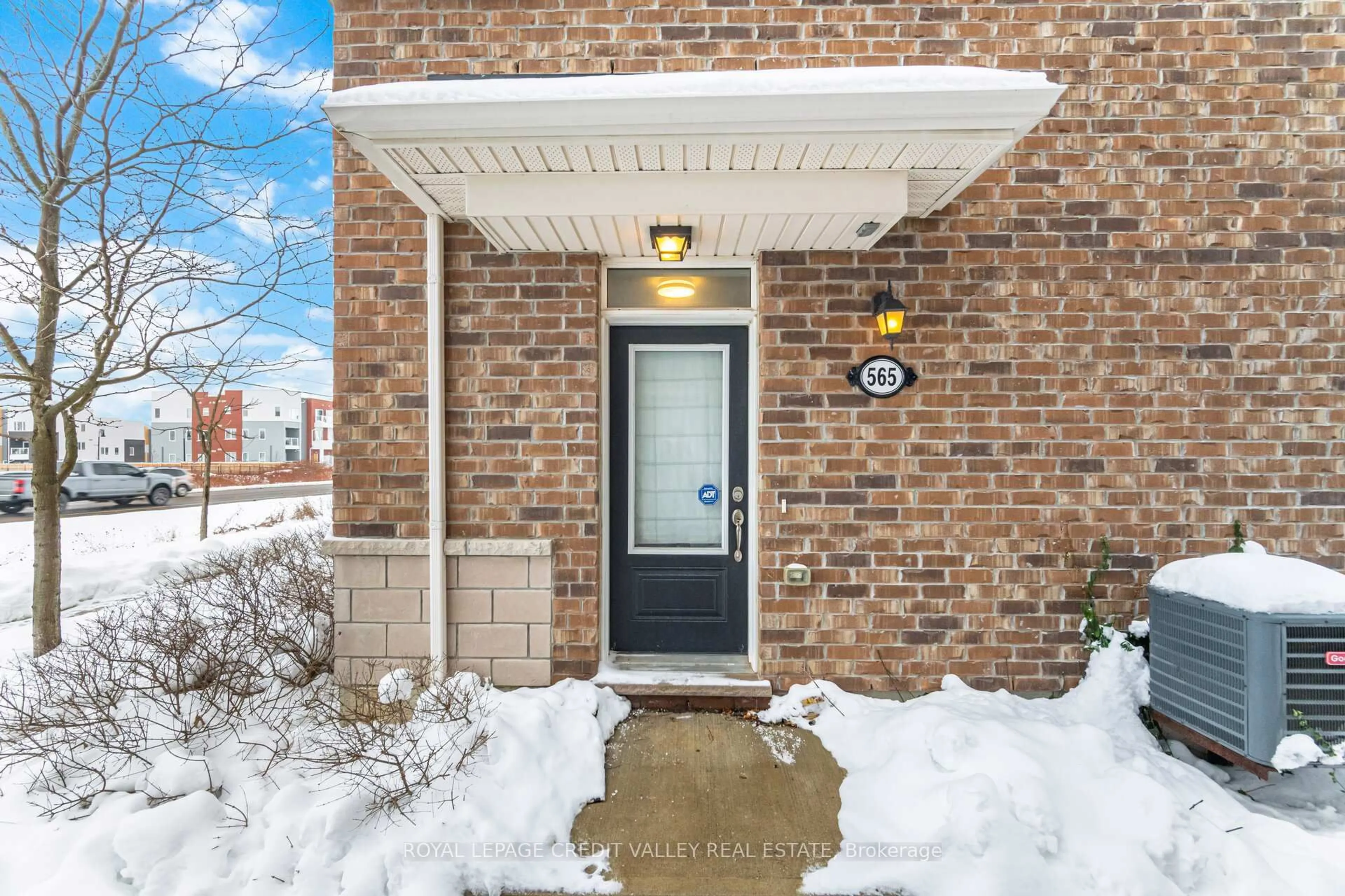 Indoor entryway for 565 Goldenrod Lane, Kitchener Ontario N2R 0L7