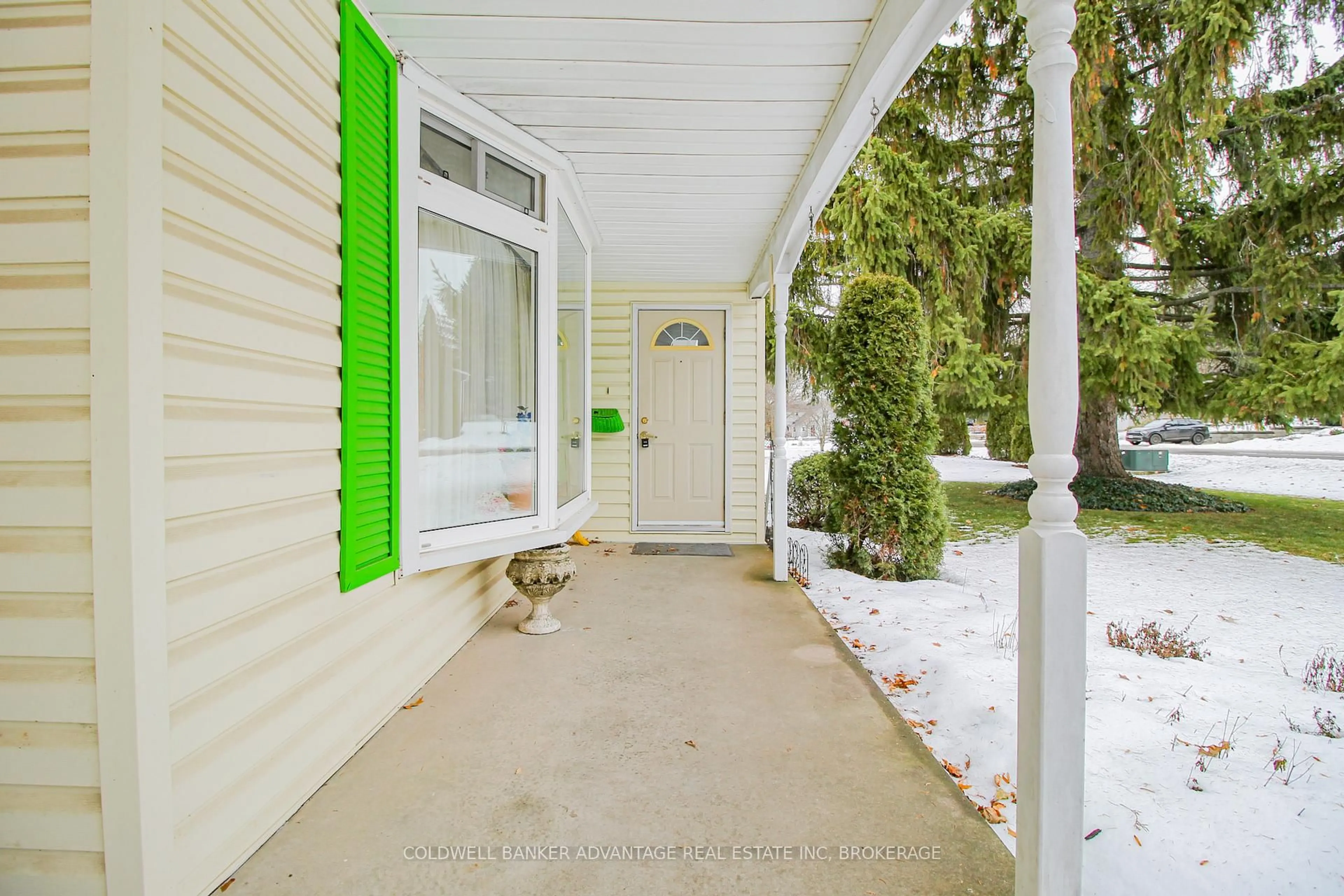 Indoor entryway for 8 Bigelow Cres, Pelham Ontario L0S 1E2