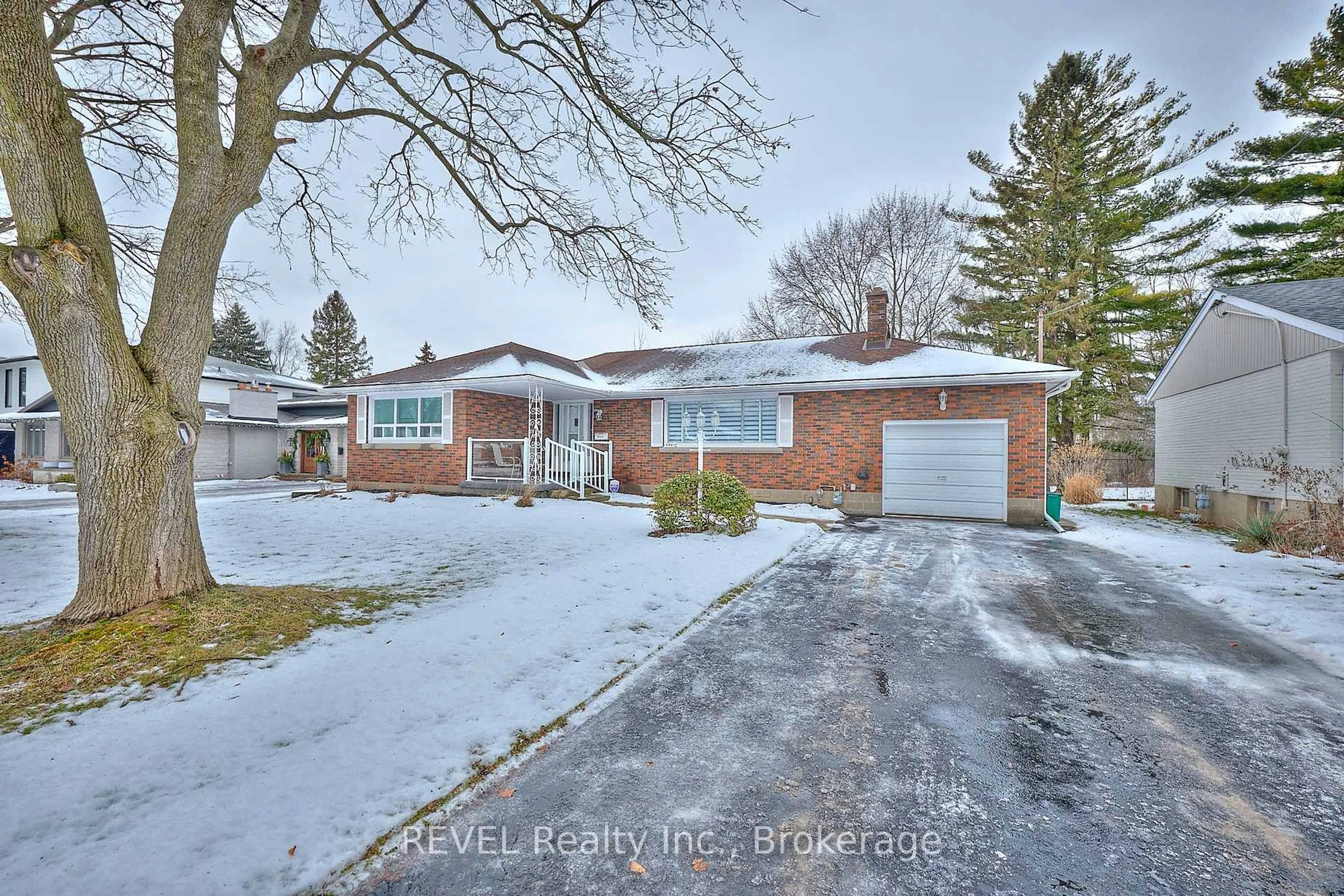 Unknown for 6361 Clare Cres, Niagara Falls Ontario L2G 2C9