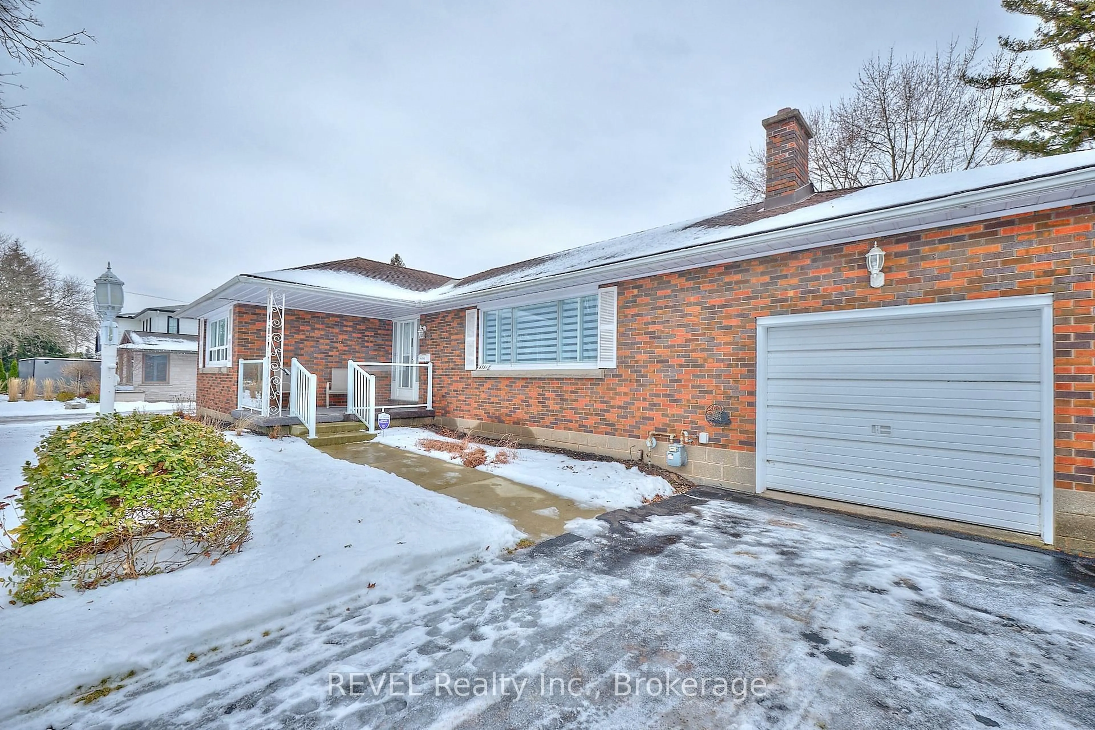 Home with brick exterior material, street for 6361 Clare Cres, Niagara Falls Ontario L2G 2C9
