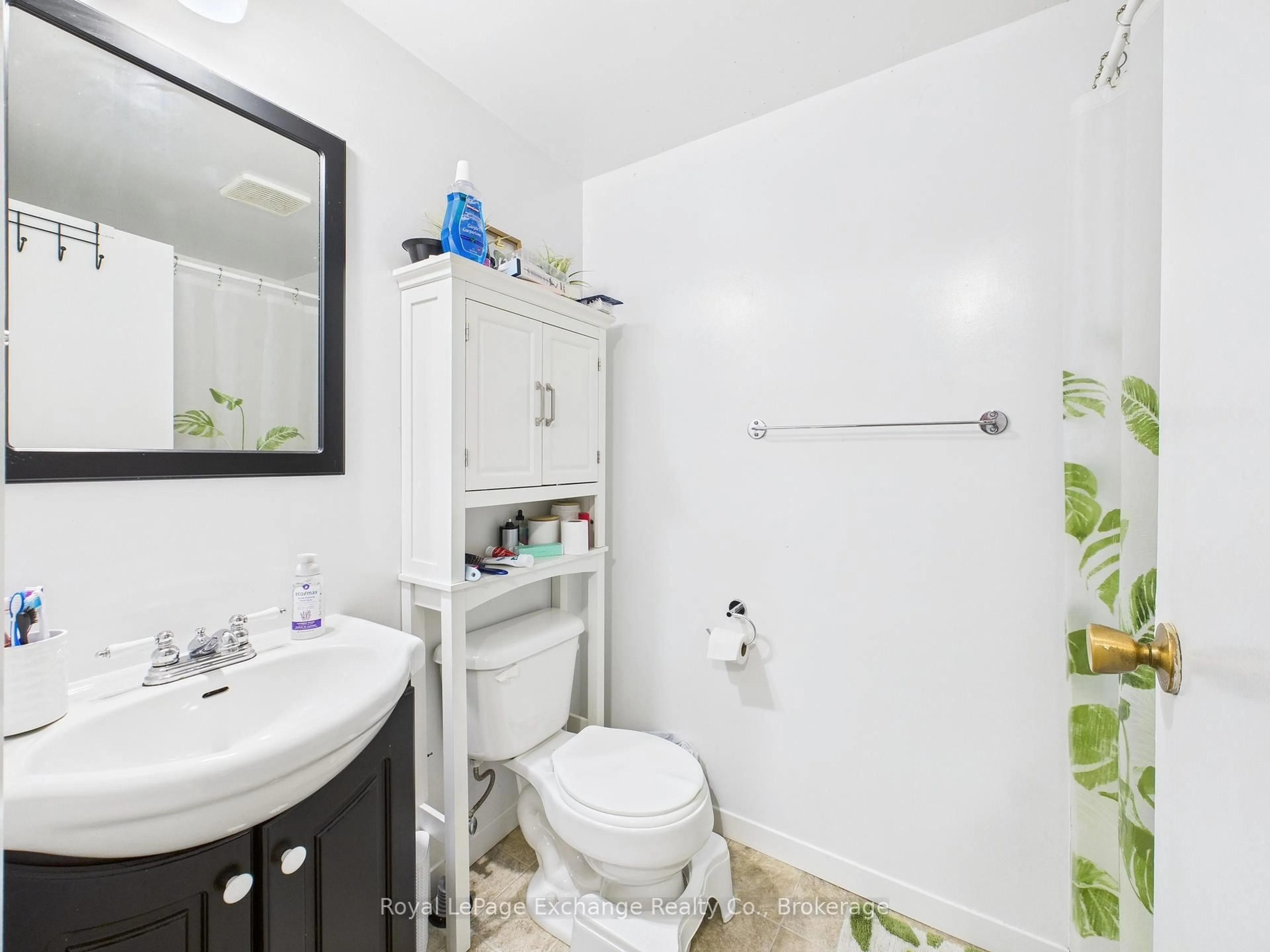 Standard bathroom, ceramic/tile floor for 850 Walsh St #16, Kincardine Ontario N2Z 1N8