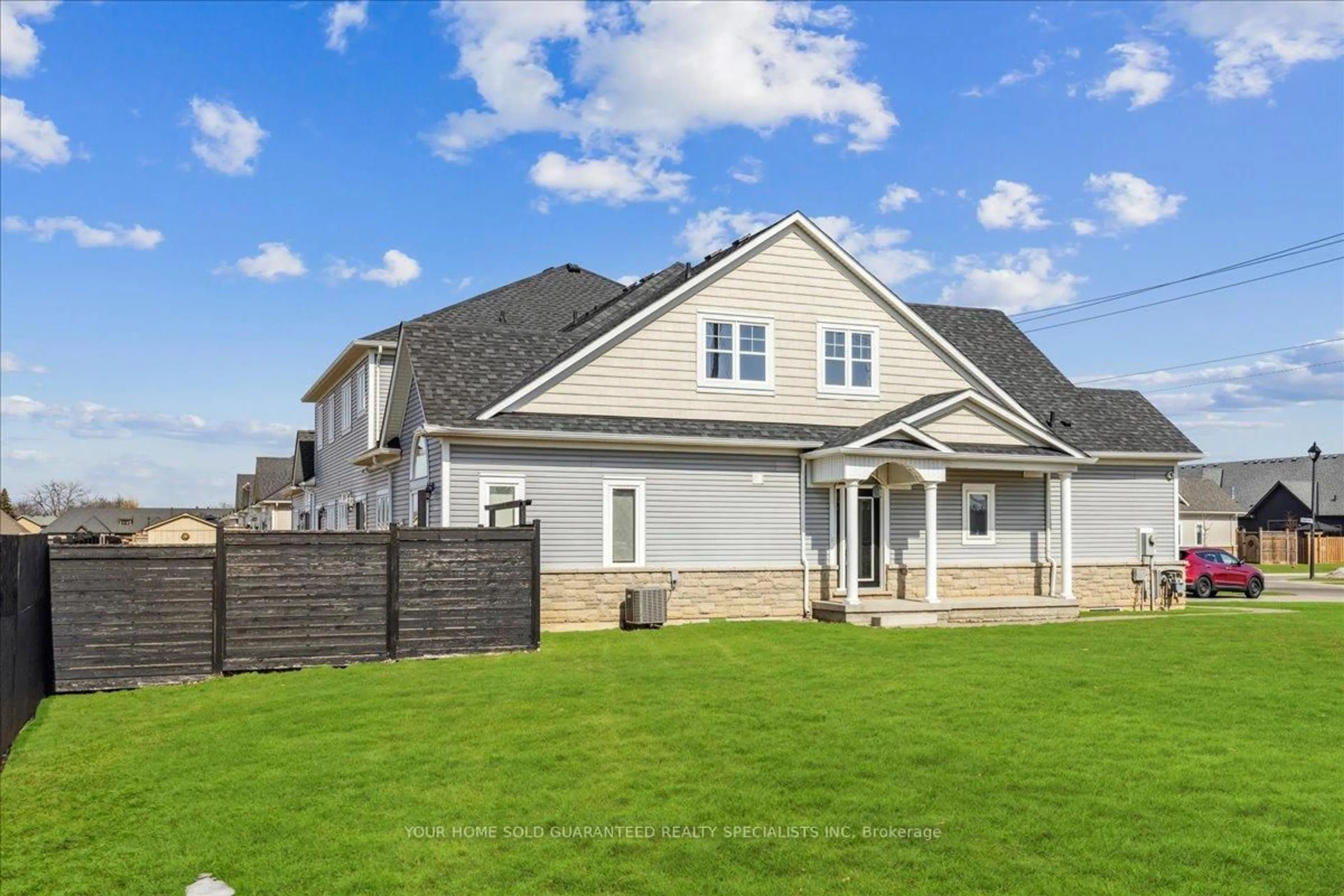 Home with vinyl exterior material, unknown for 1 Dorchester Blvd, St. Catharines Ontario L2M 0B8