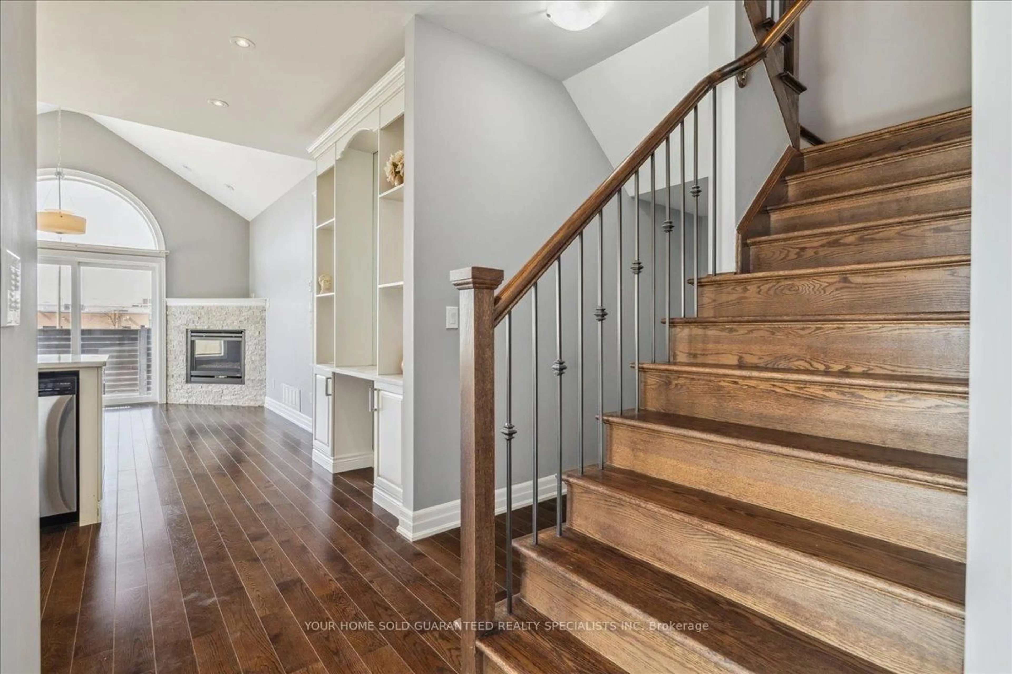 Stairs for 1 Dorchester Blvd, St. Catharines Ontario L2M 0B8