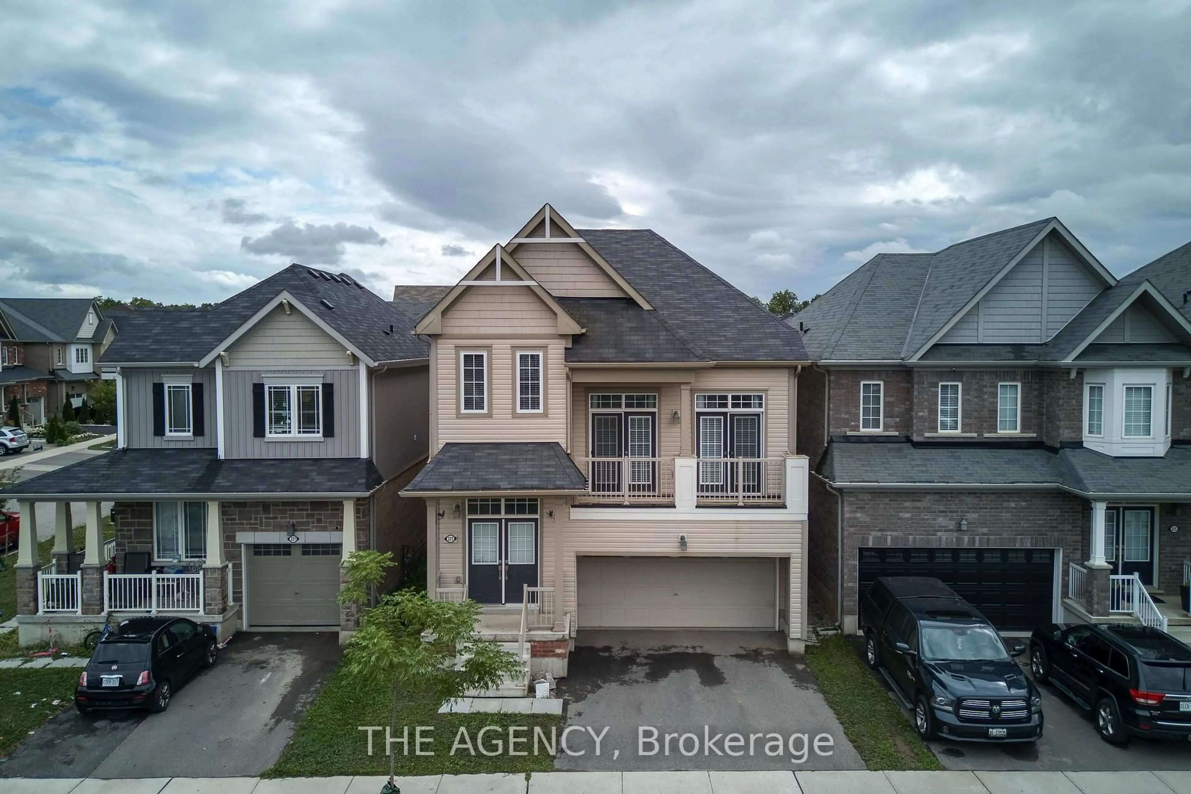 A pic from outside/outdoor area/front of a property/back of a property/a pic from drone, street for 223 Thompson Rd, Haldimand Ontario N3W 0C4