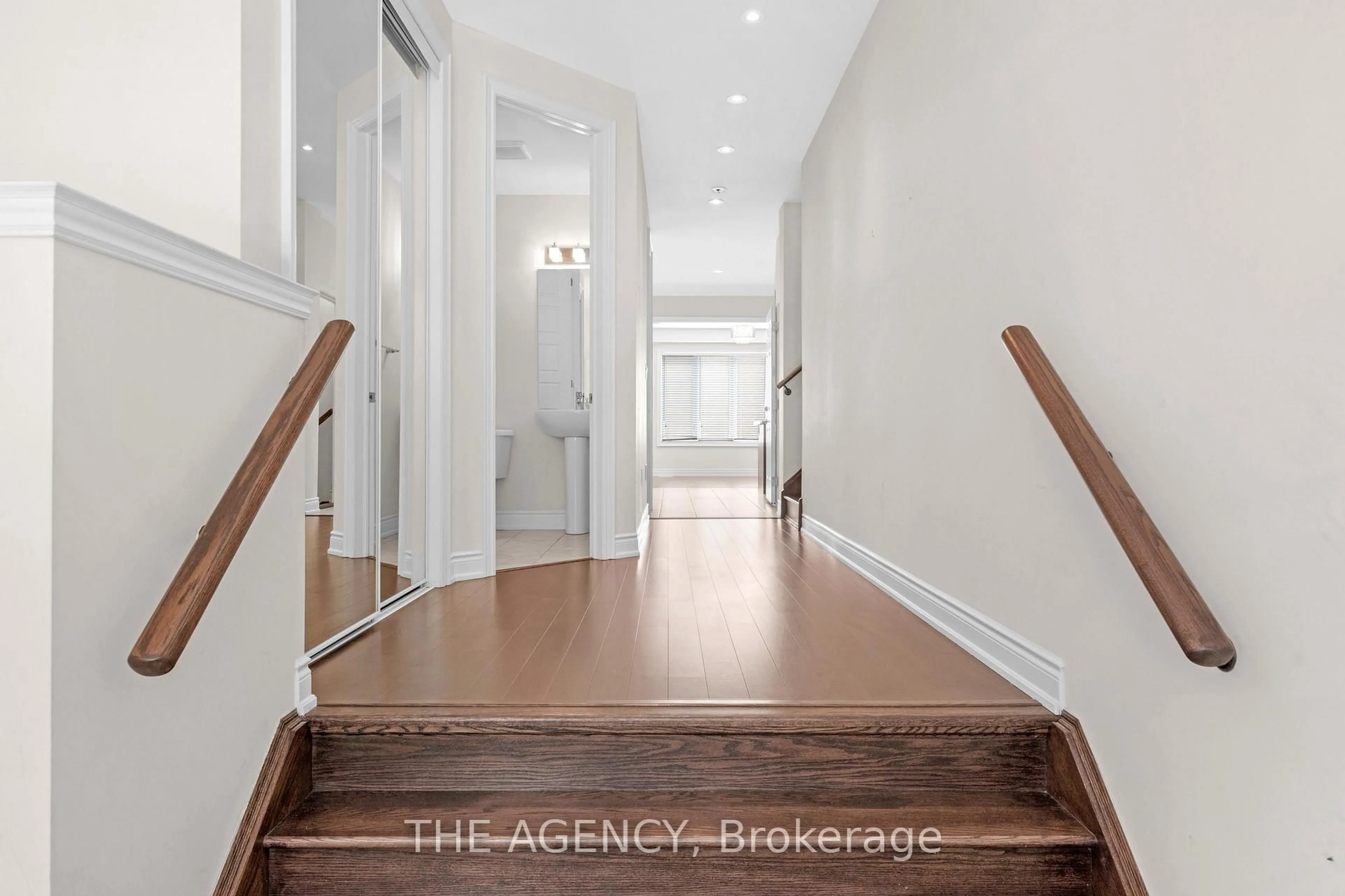 Indoor entryway for 223 Thompson Rd, Haldimand Ontario N3W 0C4