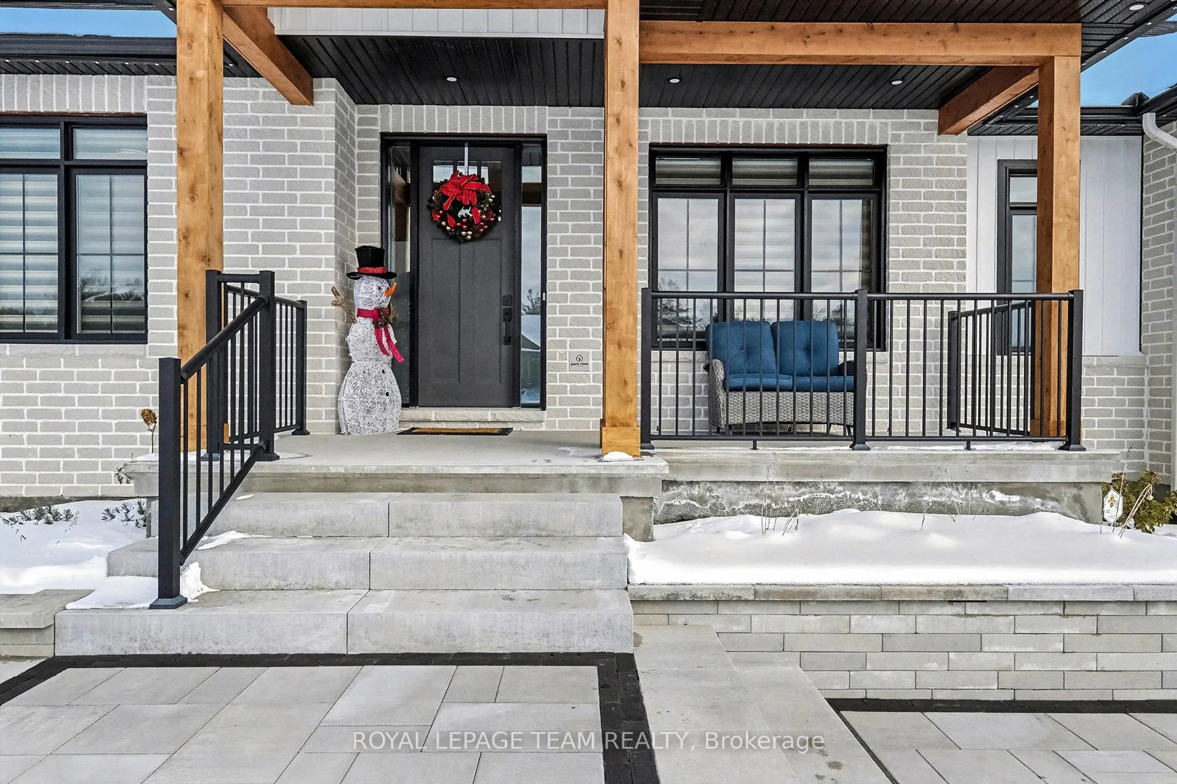 Indoor entryway for 1685 Trizisky St, North Dundas Ontario K0E 1S0