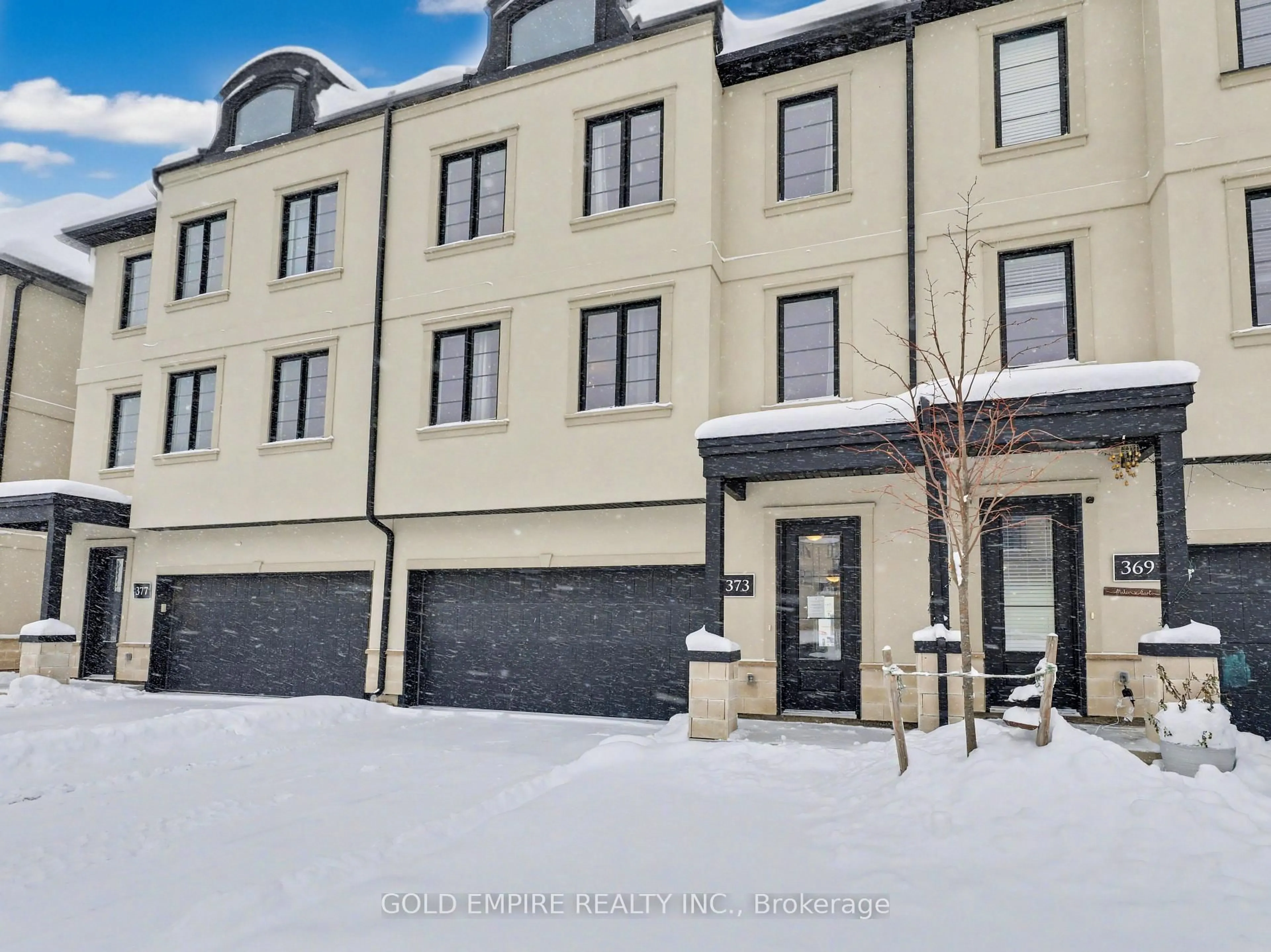 A pic from outside/outdoor area/front of a property/back of a property/a pic from drone, building for 373 Callaway Rd, London North Ontario N6G 2N1