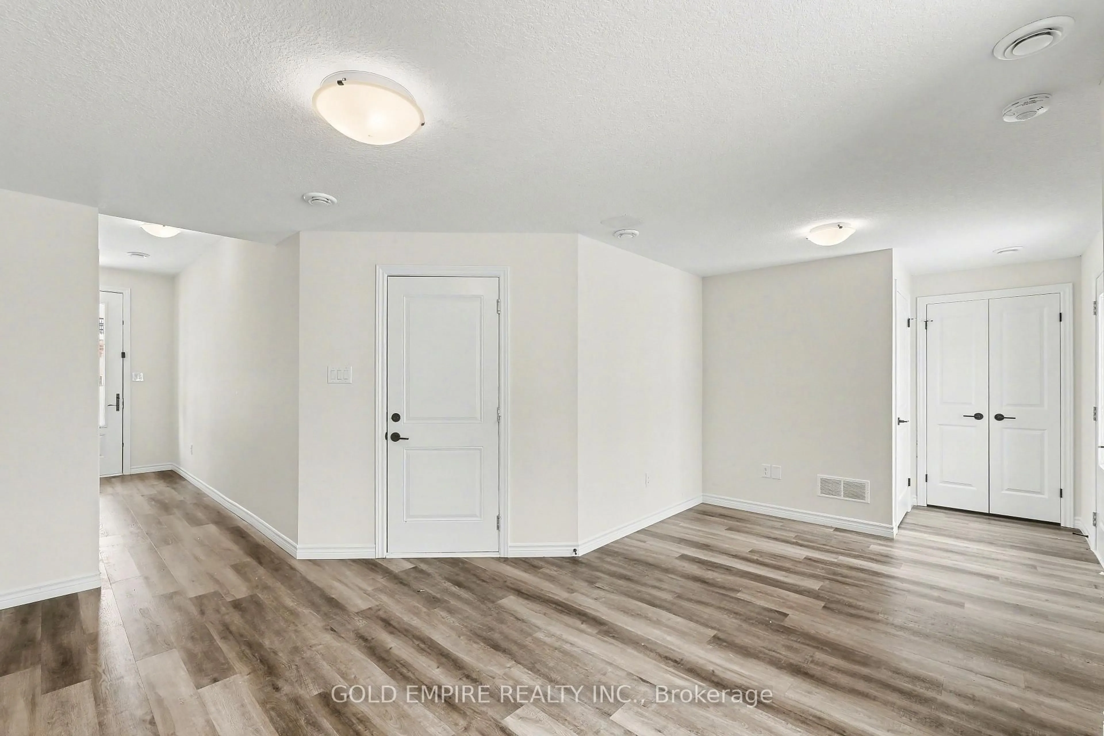 Indoor entryway for 373 Callaway Rd, London North Ontario N6G 2N1