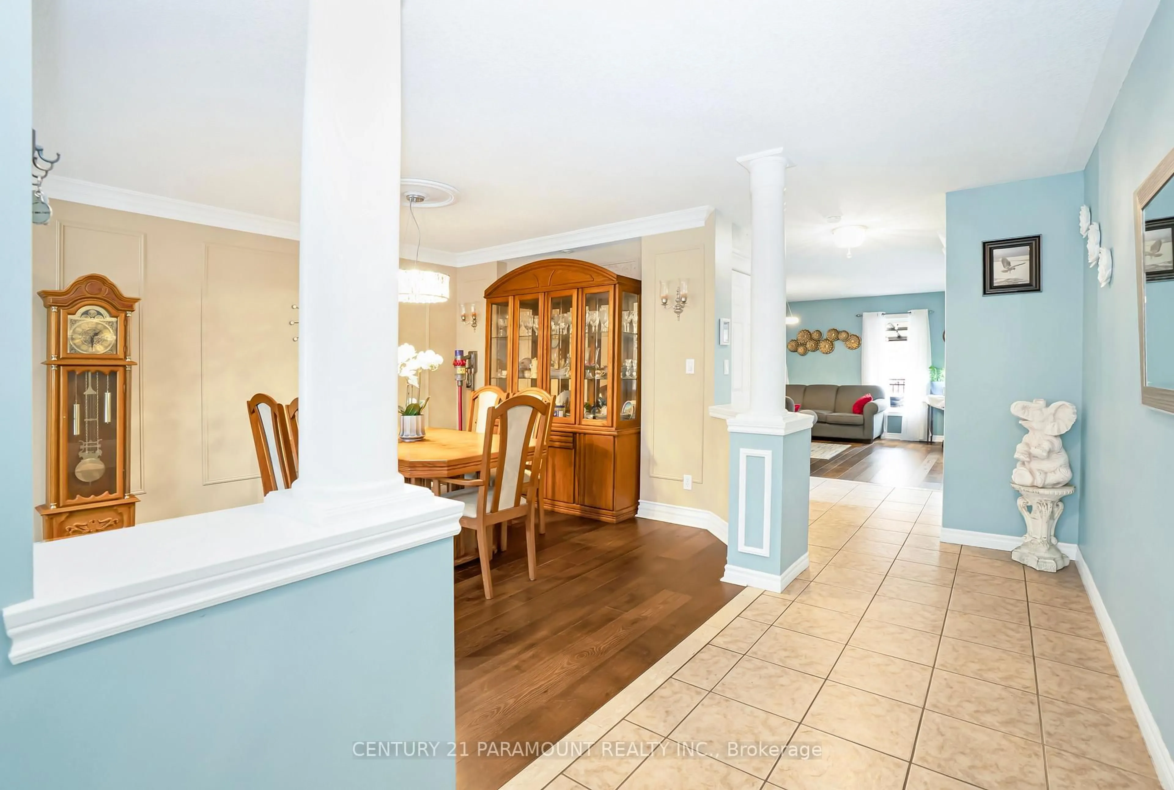 Indoor foyer for 109 Hampson Cres, Guelph/Eramosa Ontario N0B 2K0