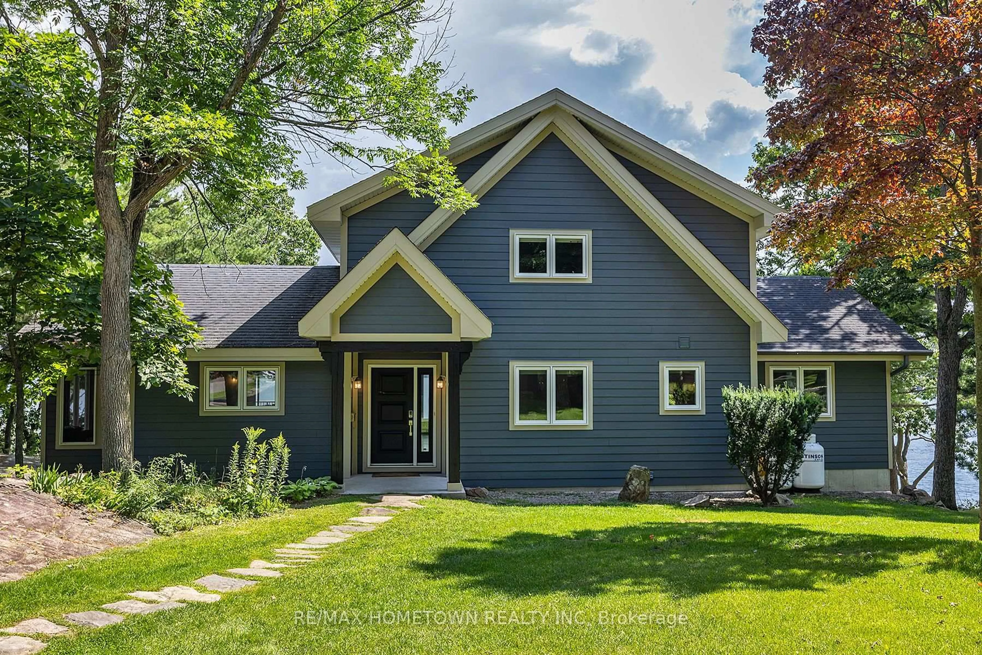 Home with vinyl exterior material, street for 41 RIVERVIEW Dr, Leeds and the Thousand Islands Ontario K0E 1V0