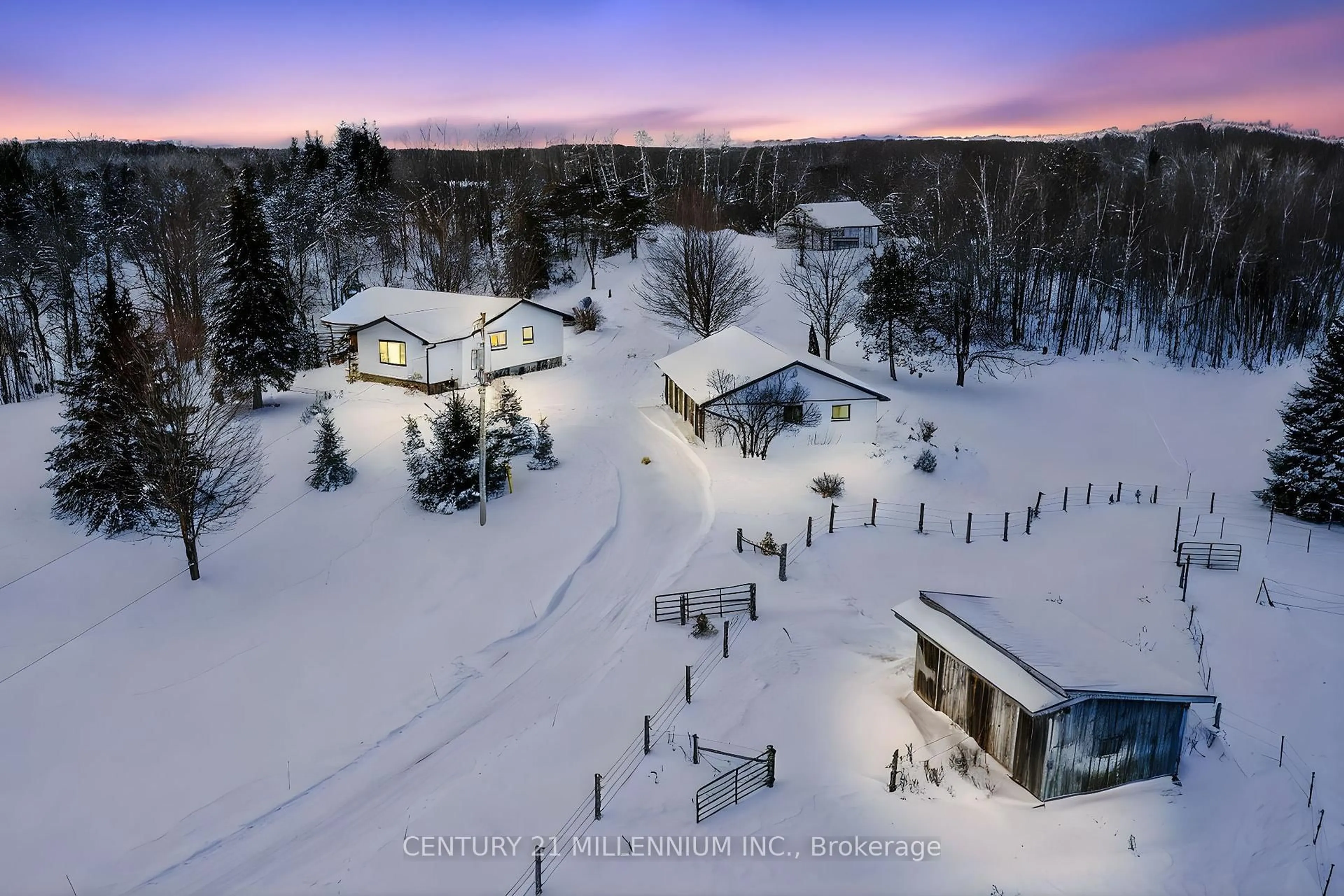 A pic from outside/outdoor area/front of a property/back of a property/a pic from drone, unknown for 715188 1st Line E, Mono Ontario L9W 5T7