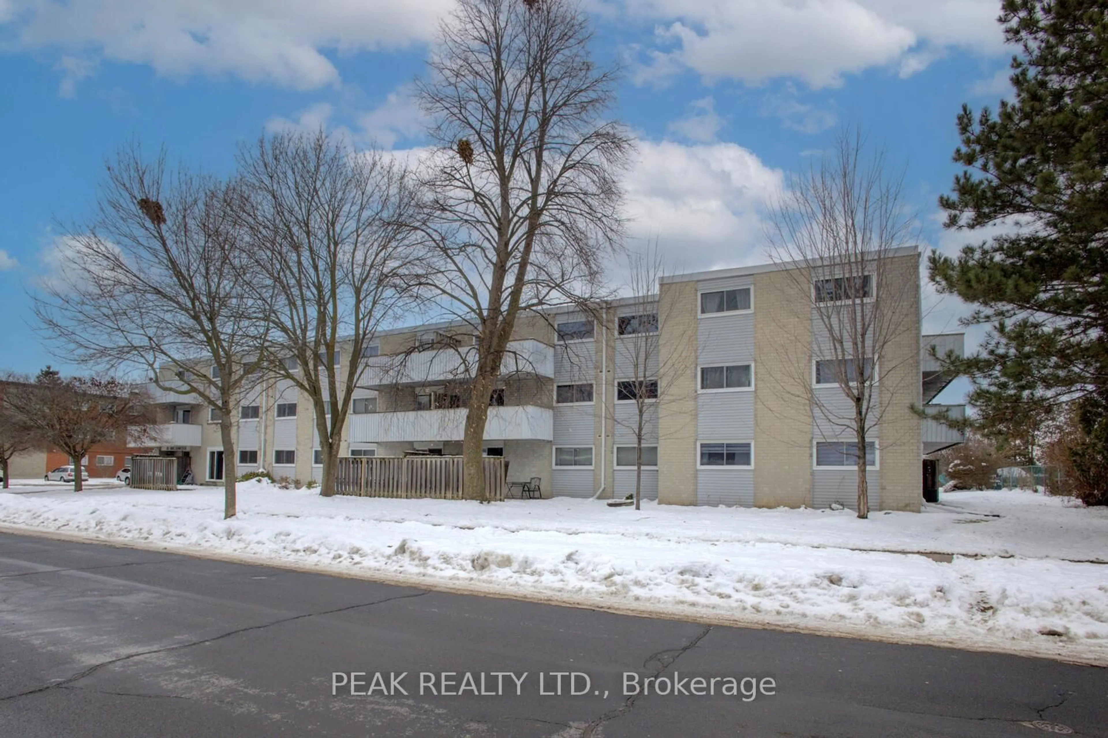 Blurry image for 80 Breckenridge Dr #312, Kitchener Ontario N2B 2N9