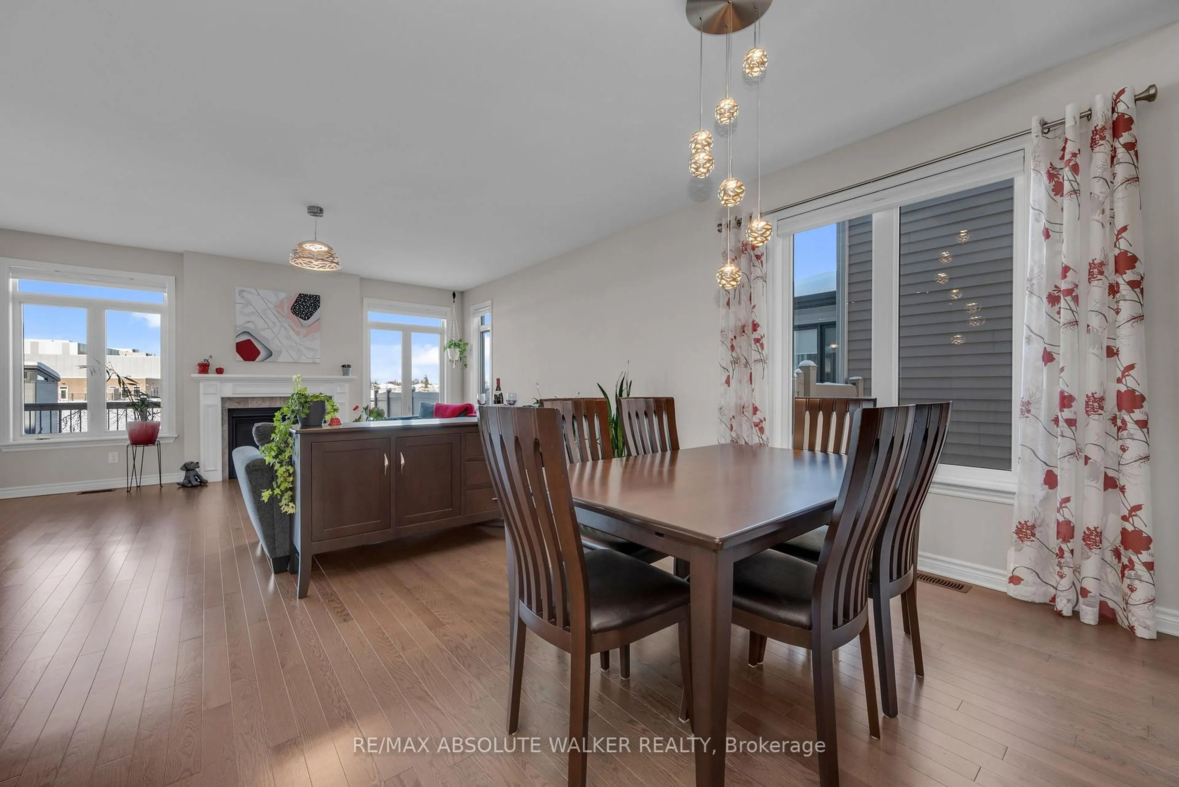 Dining room, wood/laminate floor for 119 Cambie Rd, Ottawa Ontario K1X 0A6
