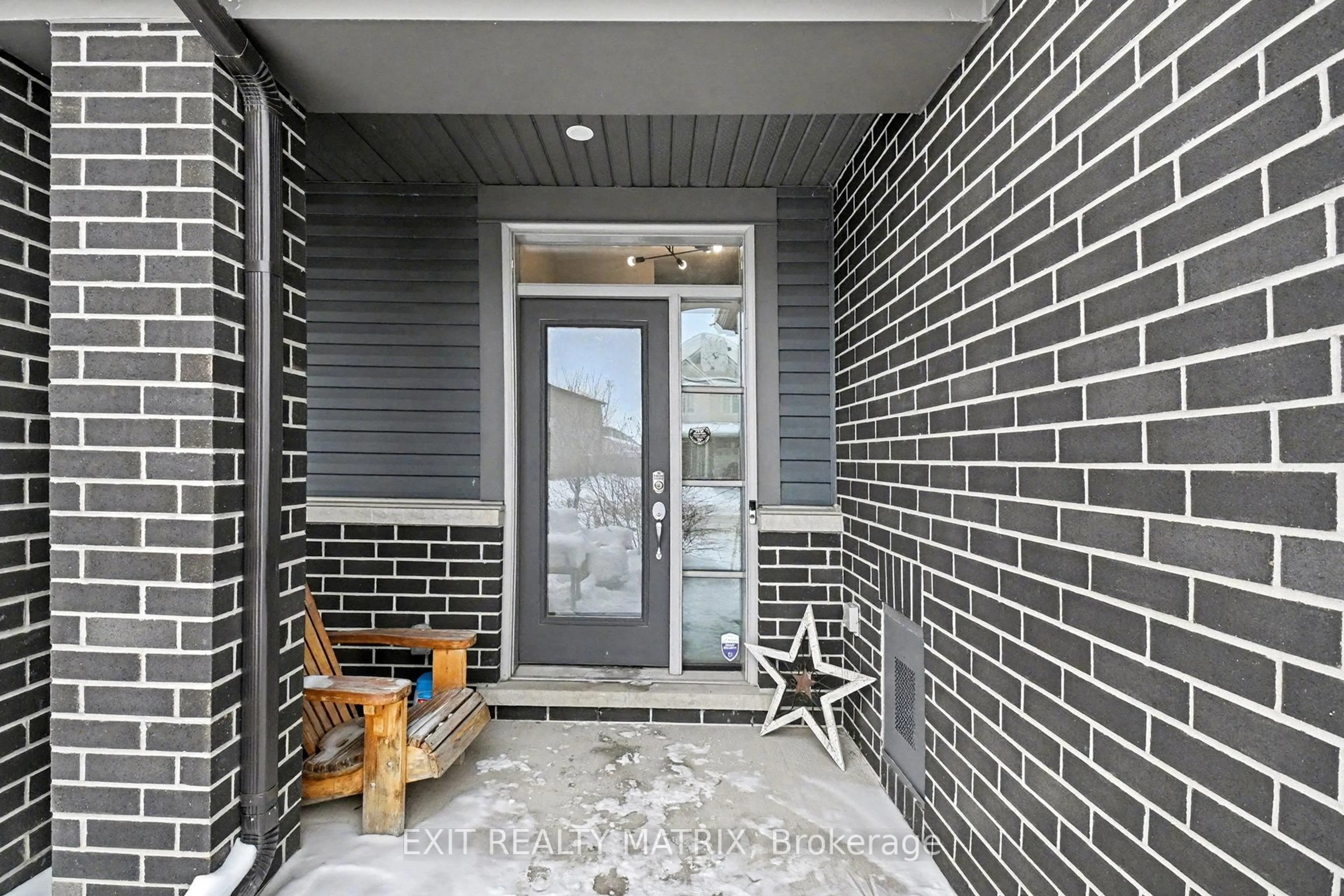 Indoor entryway for 211 Mountain Sorrel Way, Ottawa Ontario K4A 0T6