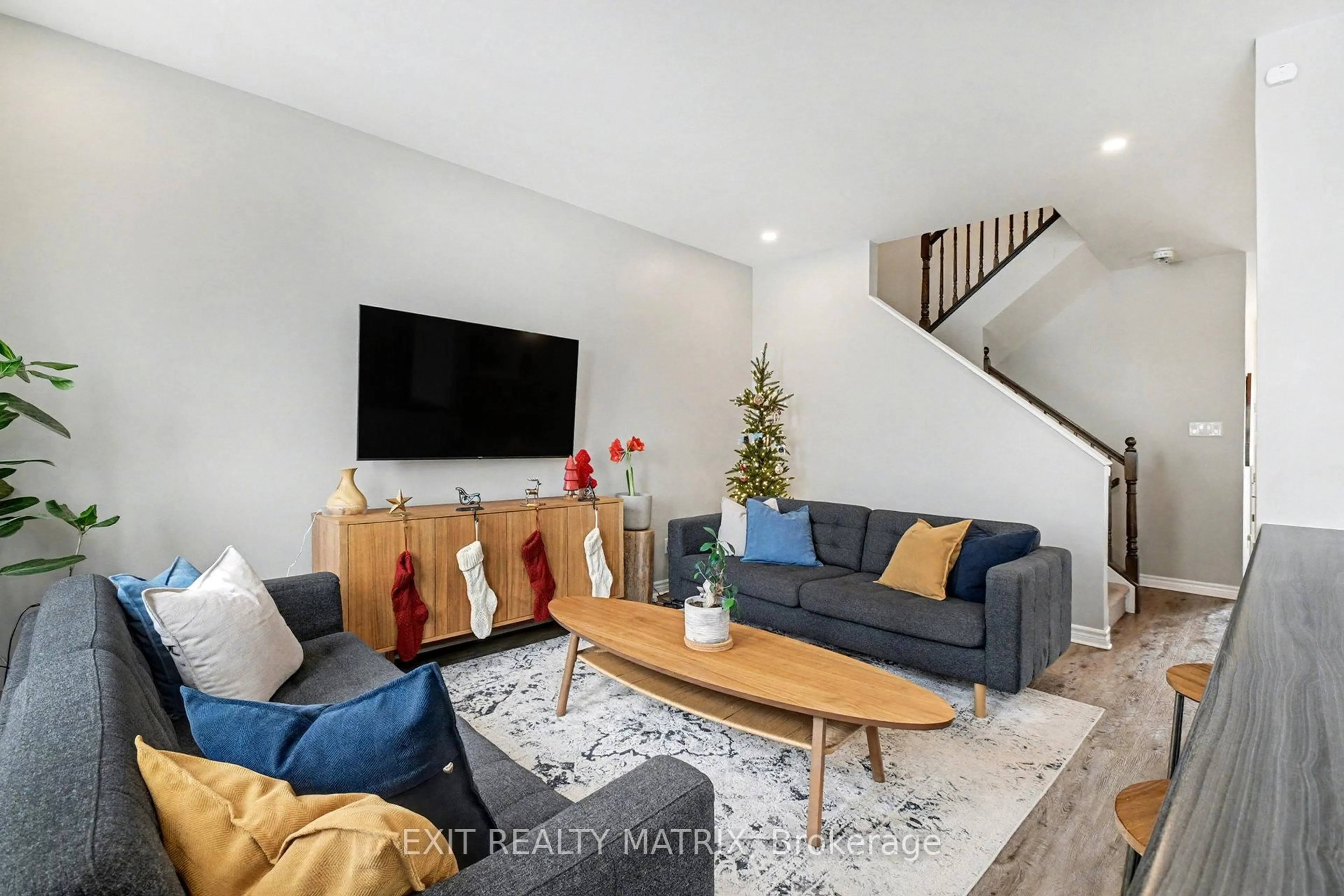 Living room with furniture, unknown for 211 Mountain Sorrel Way, Ottawa Ontario K4A 0T6