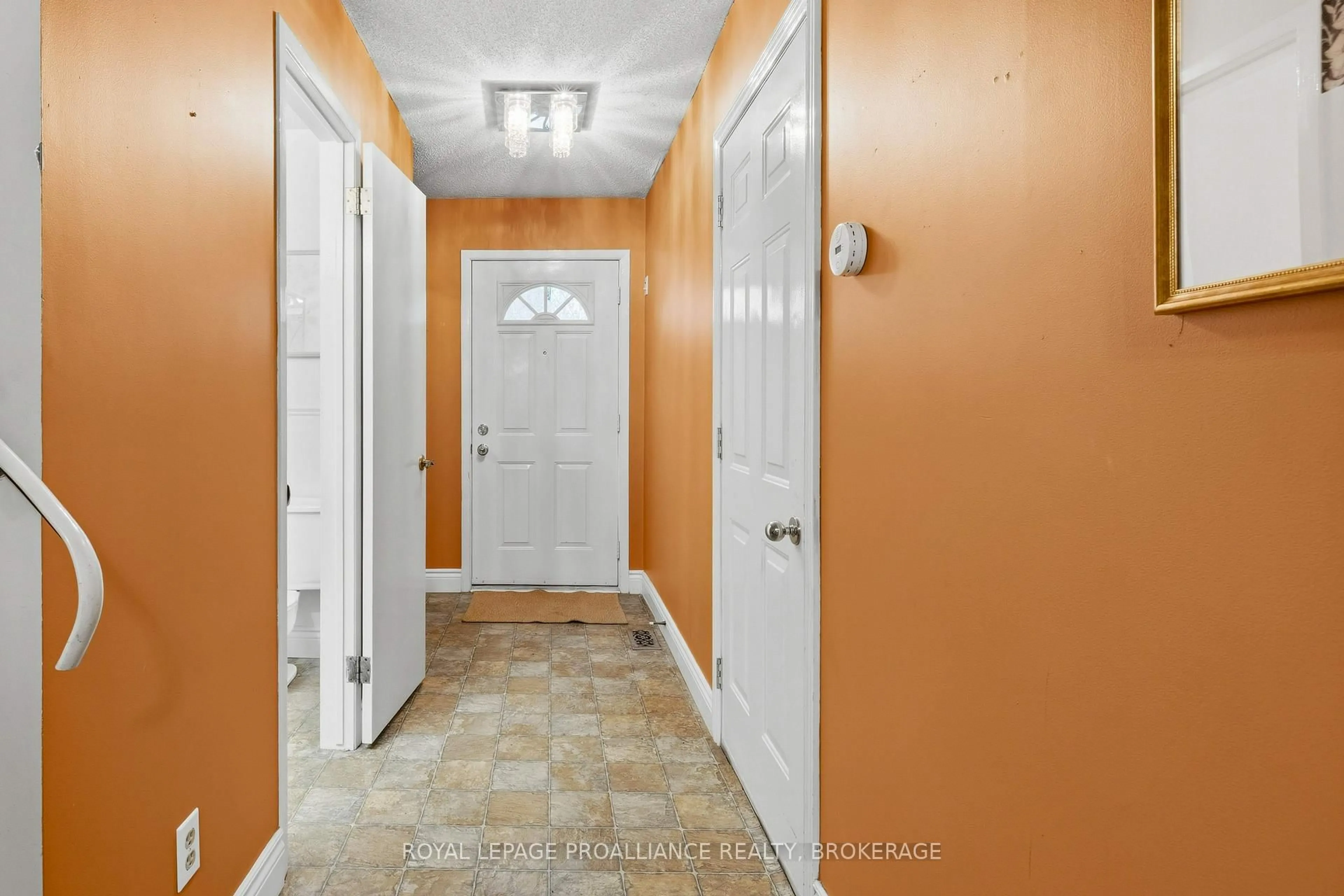 Indoor entryway for 896 Muirfield Cres, Kingston Ontario K7M 8E4