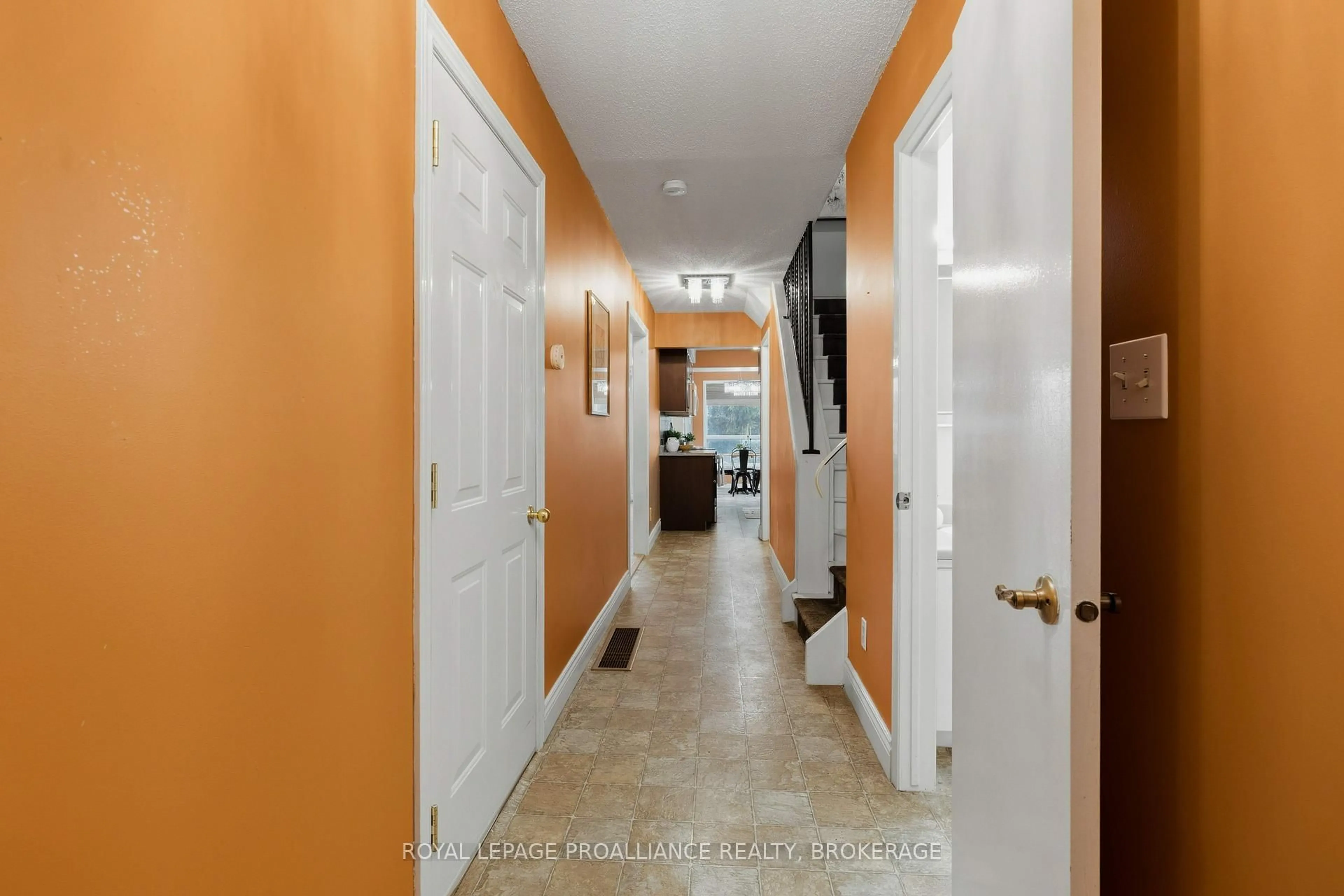 Indoor entryway for 896 Muirfield Cres, Kingston Ontario K7M 8E4