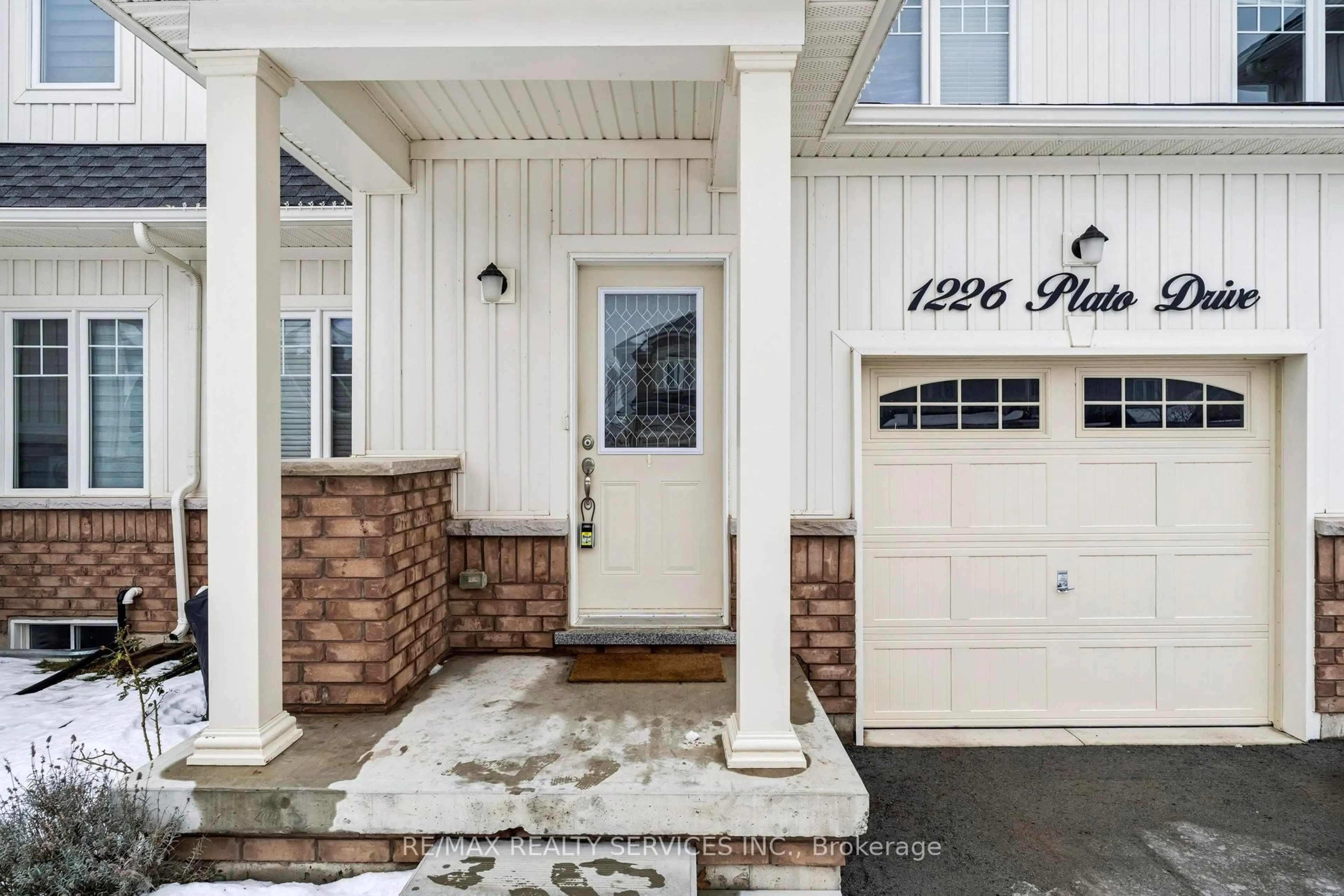 Indoor entryway for 1226 Plato Dr, Fort Erie Ontario L2A 0C7