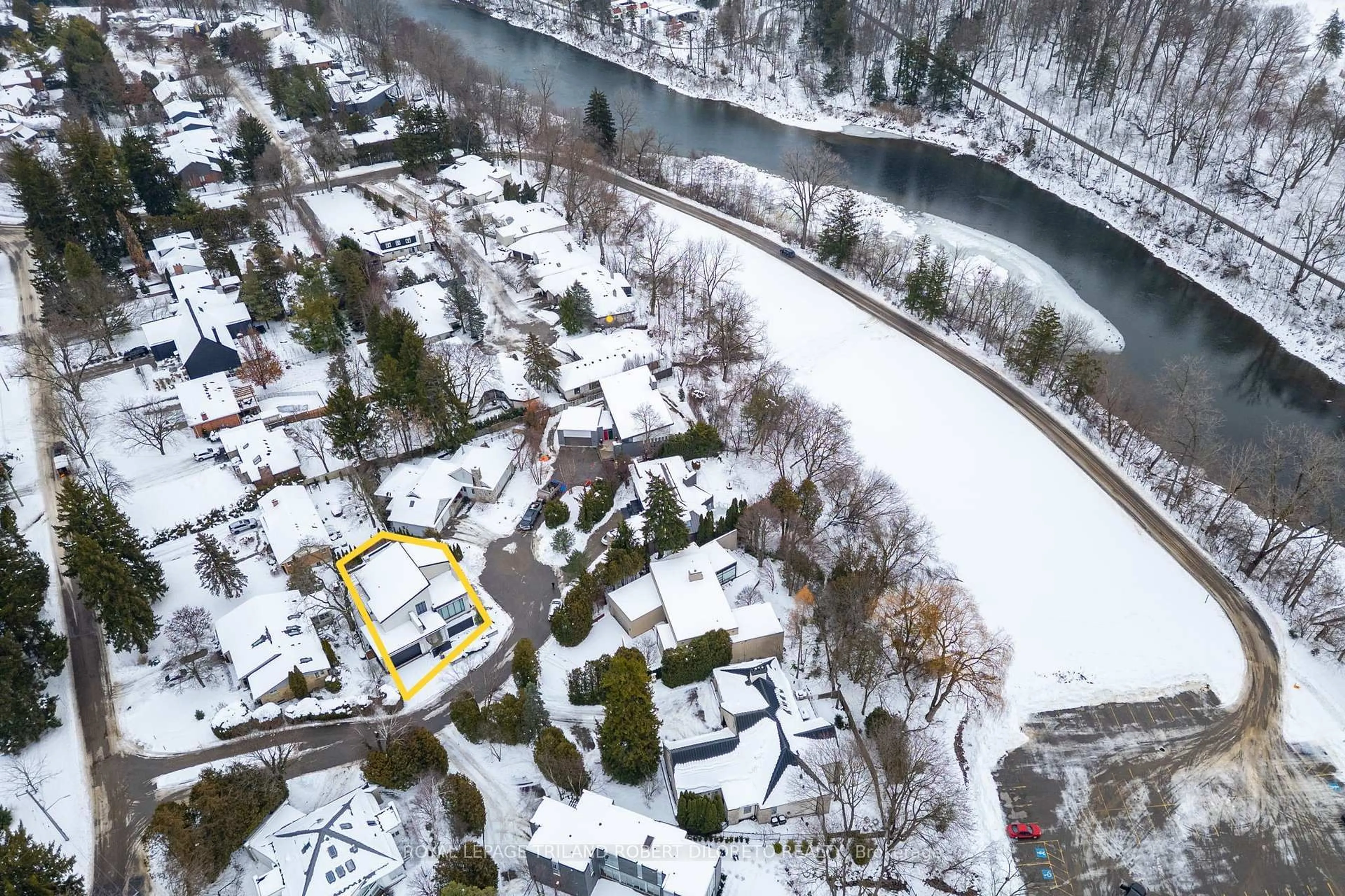 A pic from outside/outdoor area/front of a property/back of a property/a pic from drone, street for 301 Waterstone Pl, London North Ontario N6H 5N2